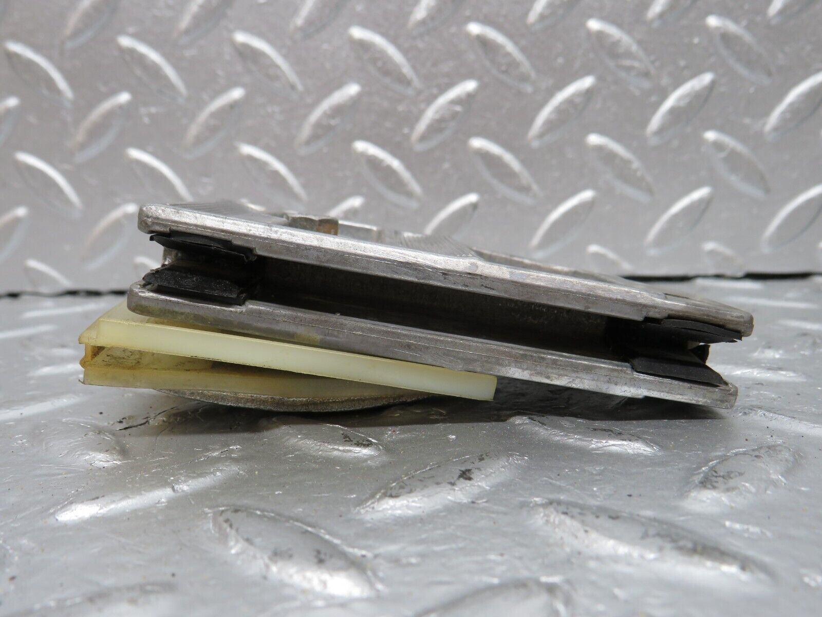 34390 Mercedes-Benz C126 380SEC Coupe Door Window Guide Bracket Pair