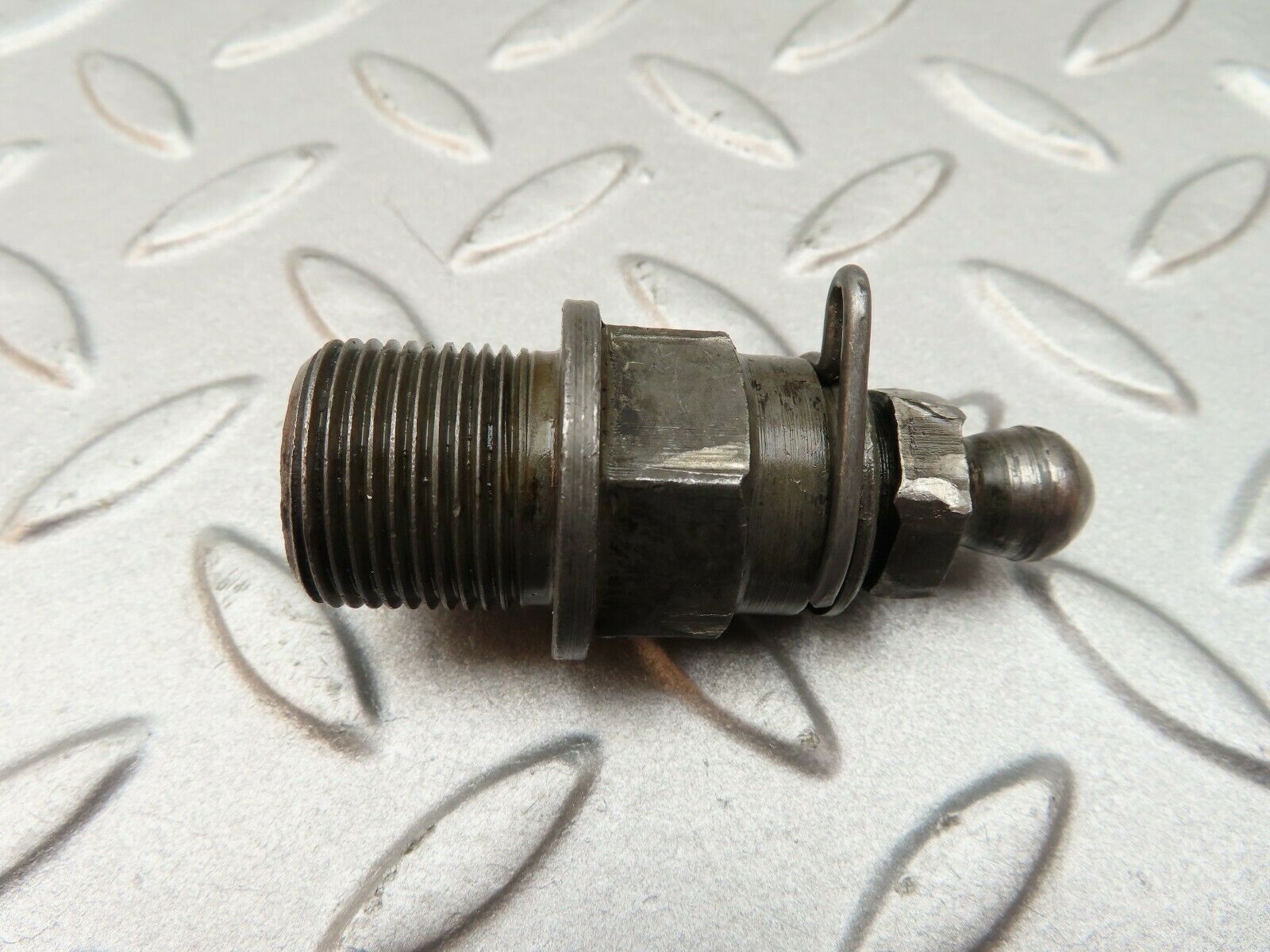 3541 Mercedes-Benz W108 280SE Ball Studs For Rocker Arm Mounting (Timing)