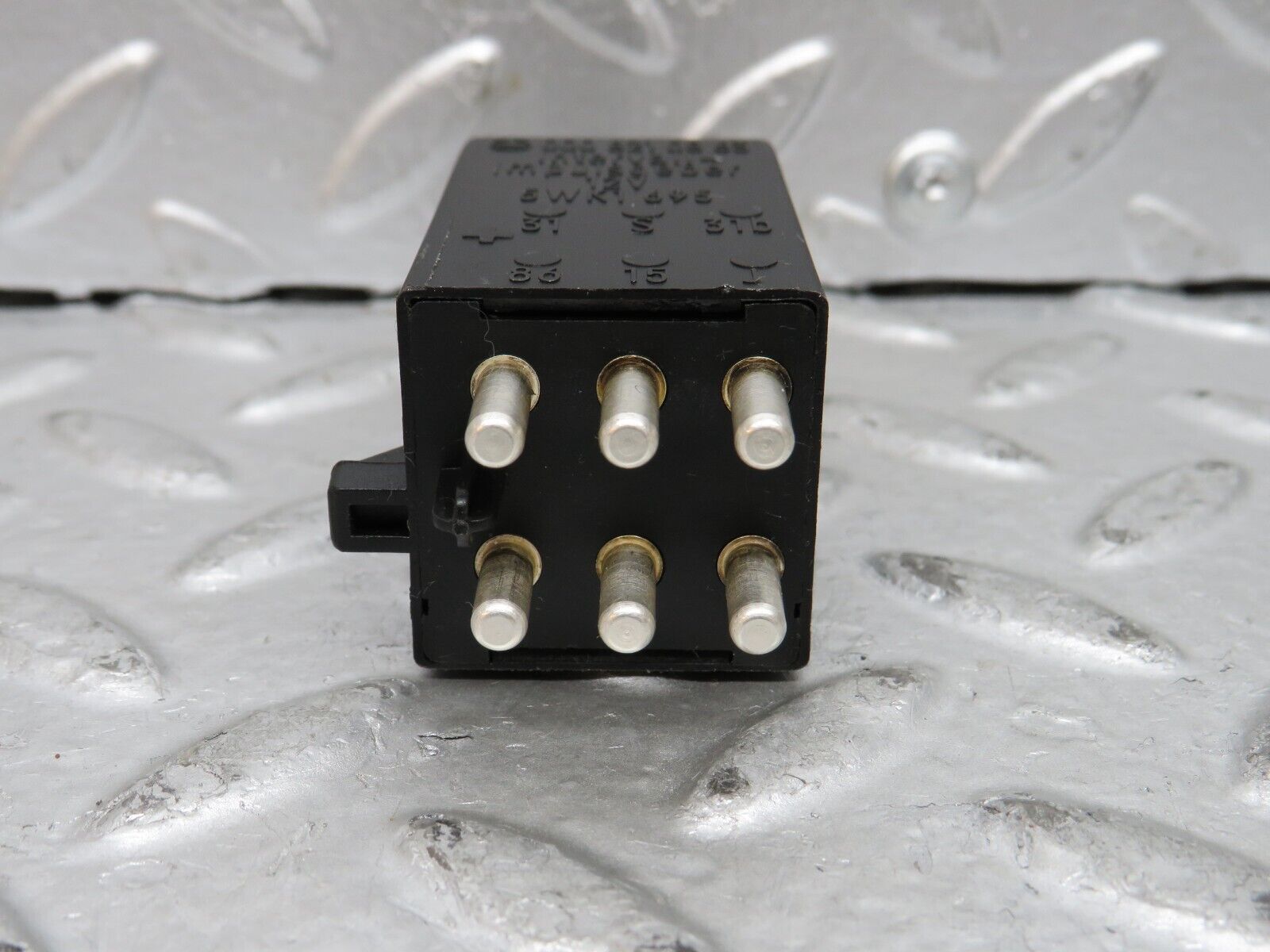 28316 Mercedes-Benz S123 240D Wagon Intermittent Wiper Relay 0008210863