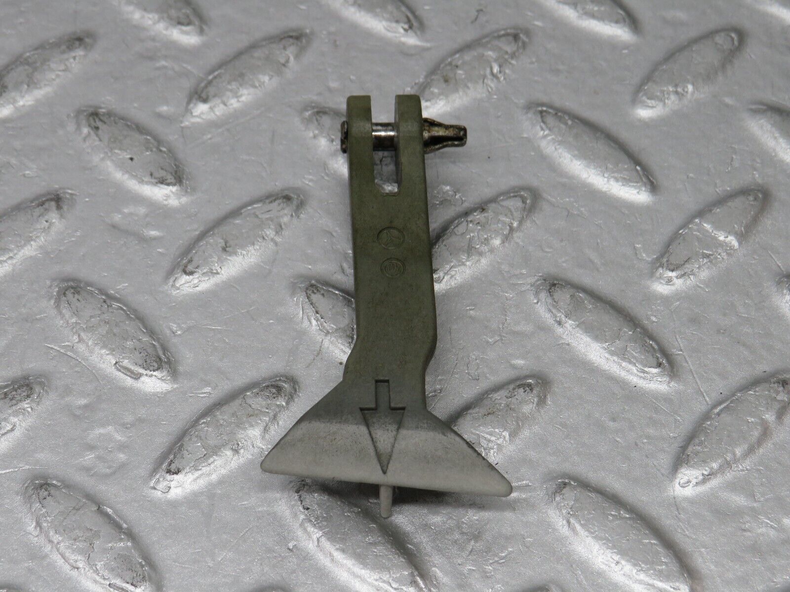 36083 Mercedes-Benz W126 420SE Bonnet Release Pull Handle