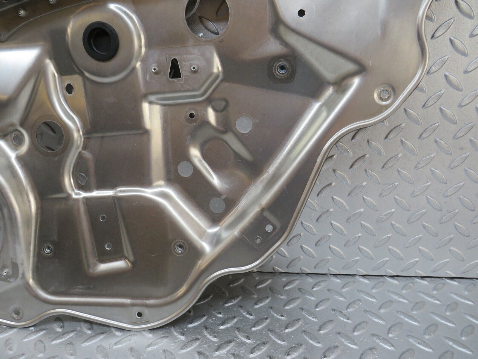 35106 Mercedes-Benz W221 Rear Right Window Regulator Support Panel