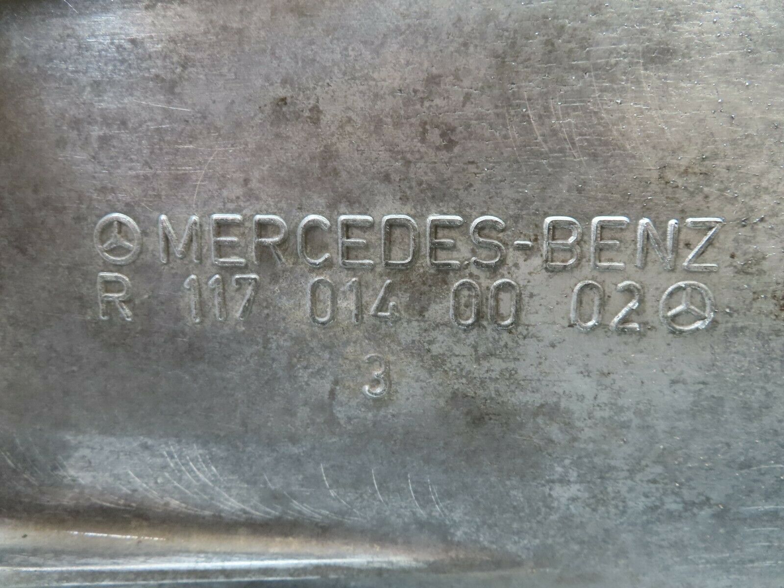 6657 Mercedes-Benz S124 E220 Wagon Oil Sump 1170140002