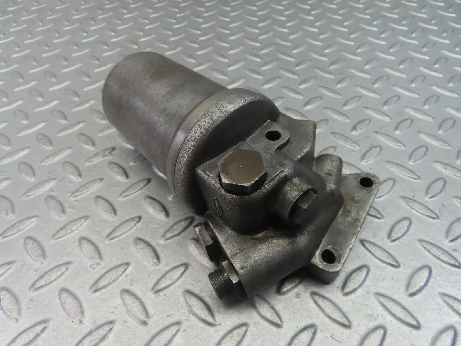 8502 Mercedes-Benz W108 Oil Filter Housing