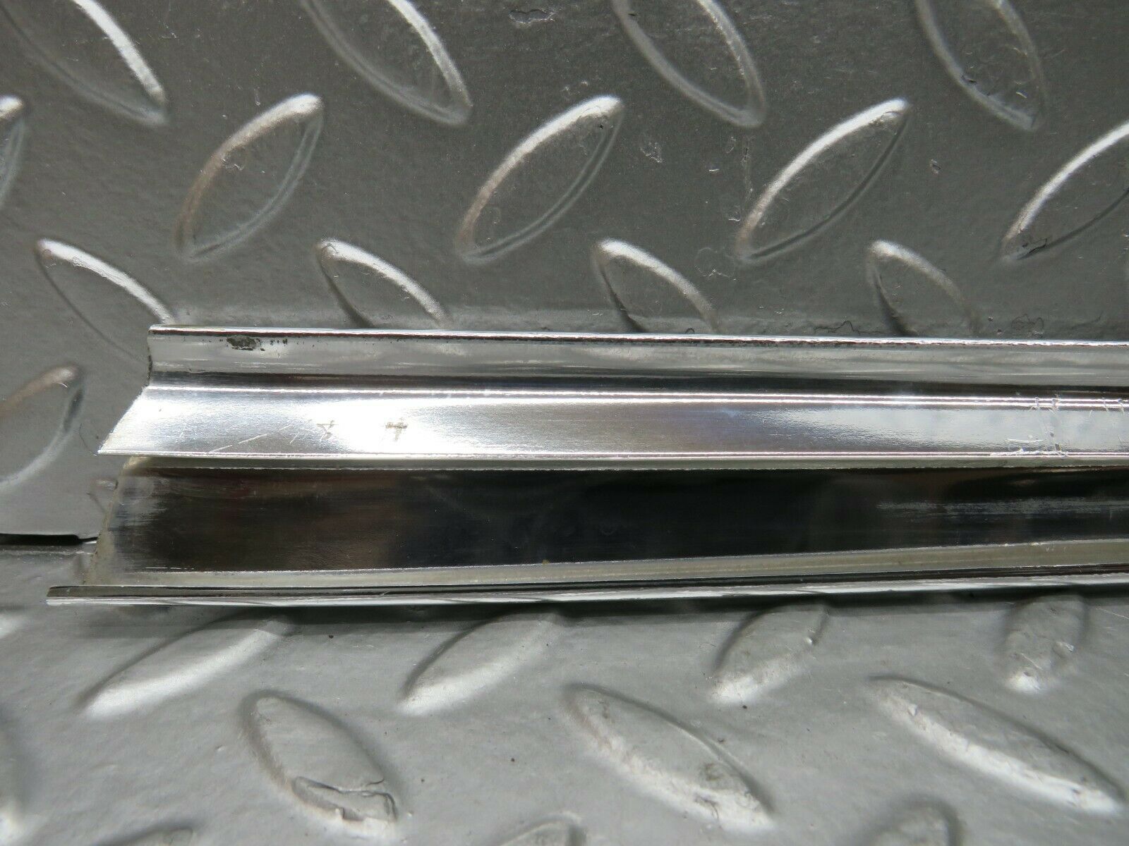 22740 Mercedes-Benz C107 450SLC Coupe Rear Left Window Chrome Trim