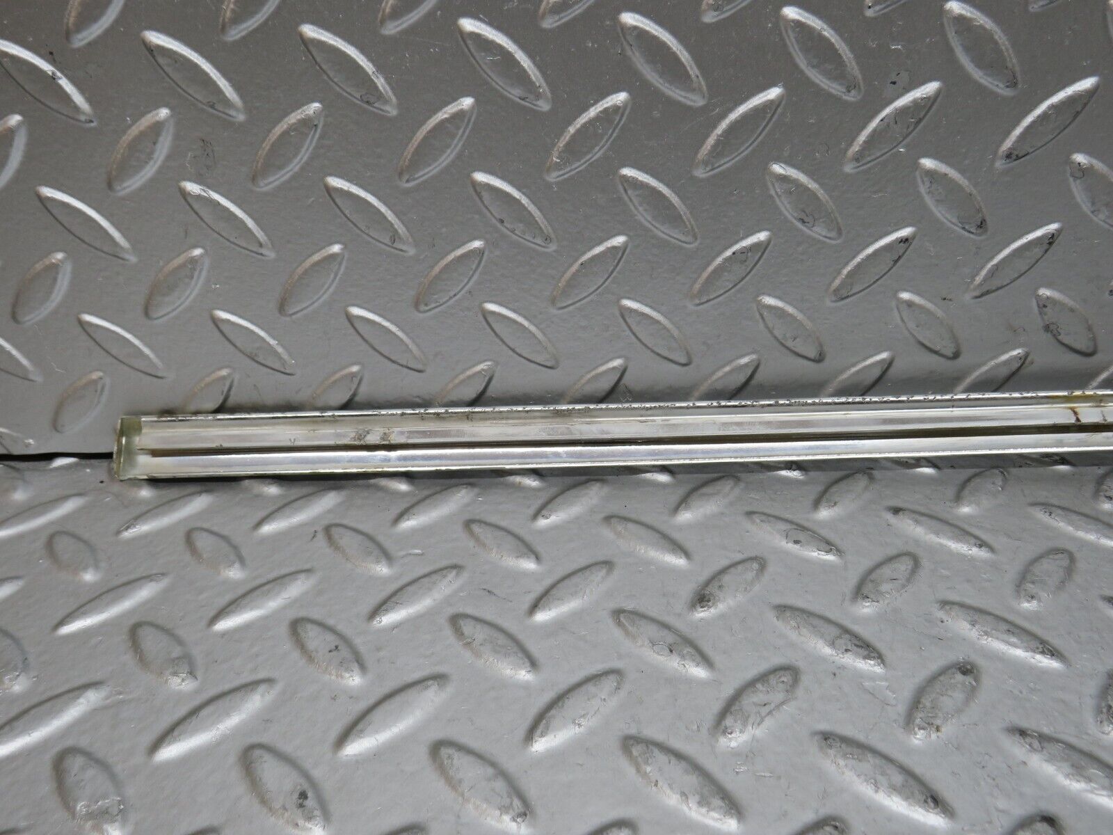 28884 Mercedes-Benz W123 230E Front Right Door Chrome Moulding Trim