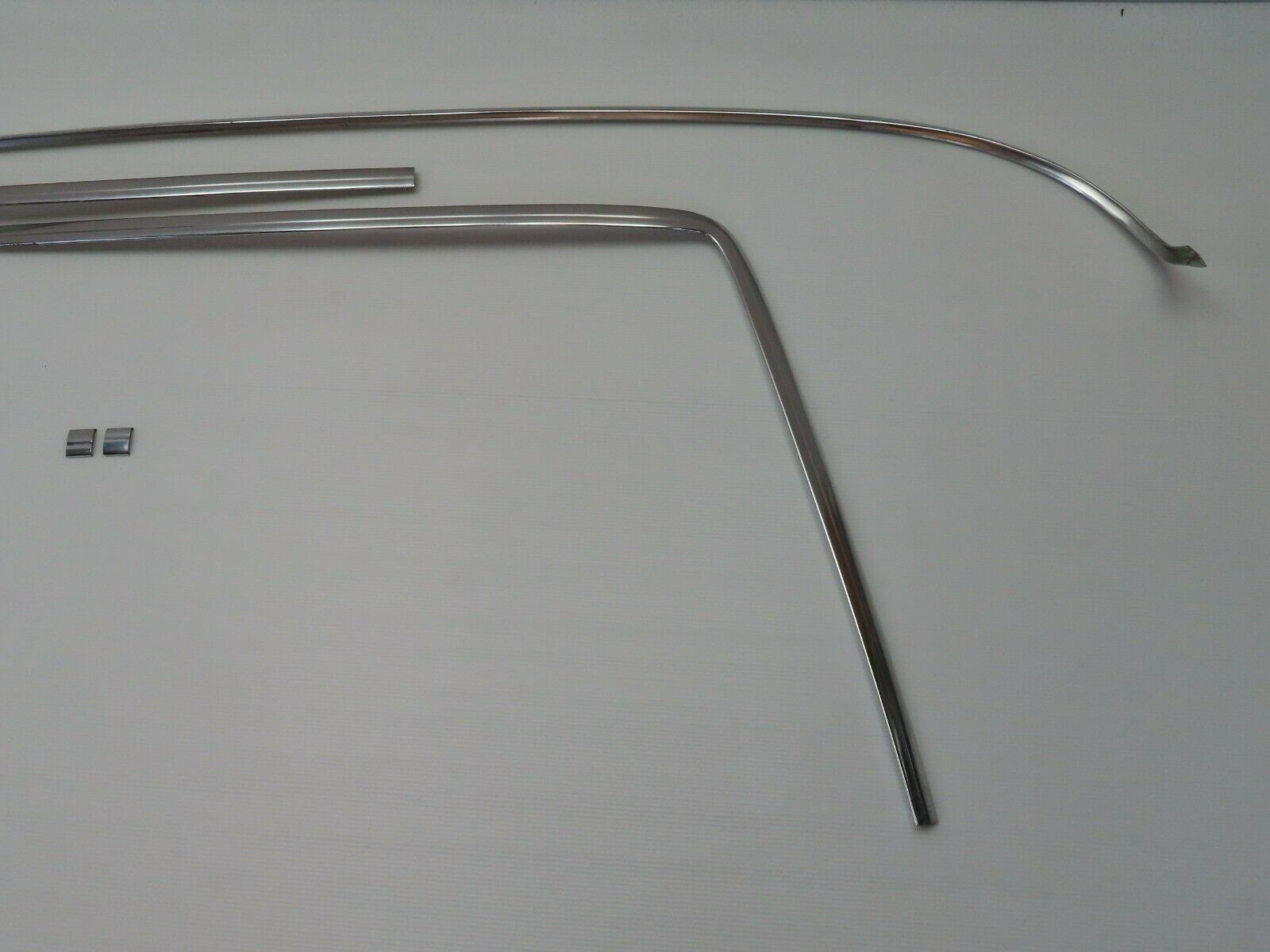 7448 Mercedes-Benz W116 450SE Front Windscreen Chrome Frame