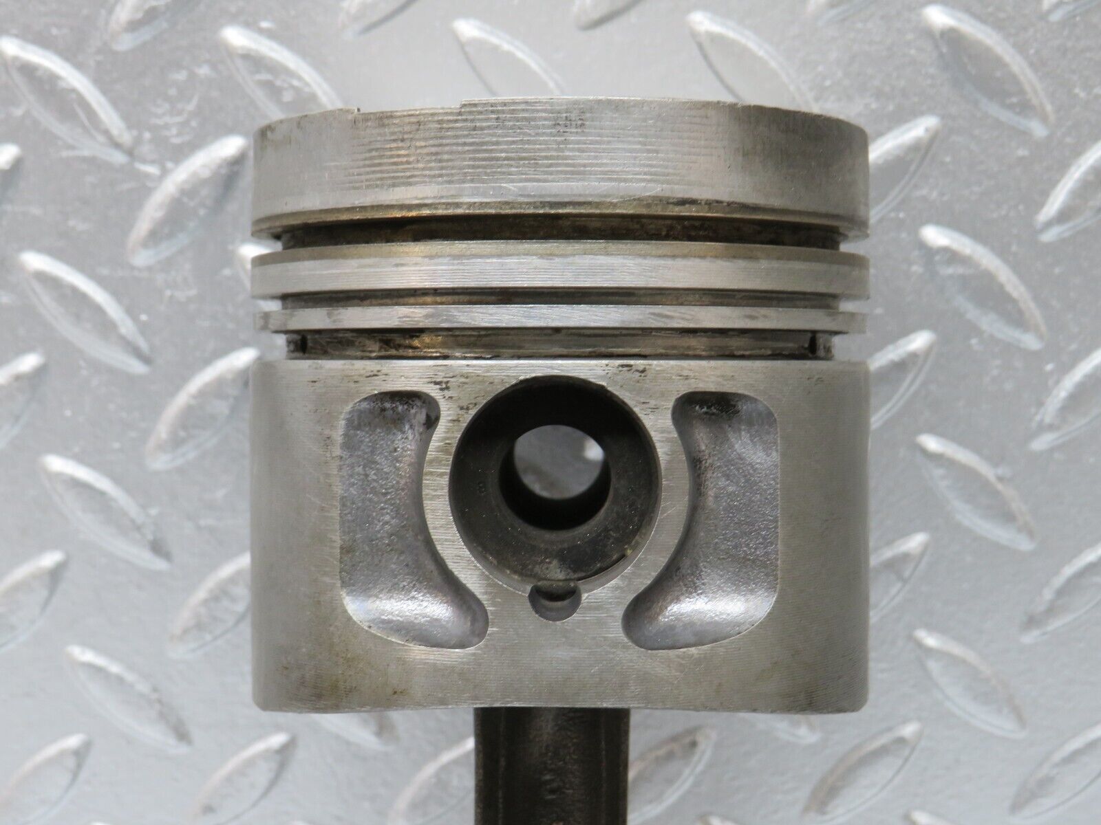 32934 Mercedes-Benz W123 300D Piston With Connecting Rod 90.875 mm 61502