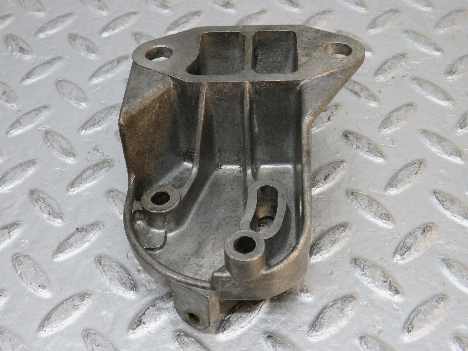 0332 Mercedes-Benz W120 180D Ponton Adjuster Block Support 1812000539