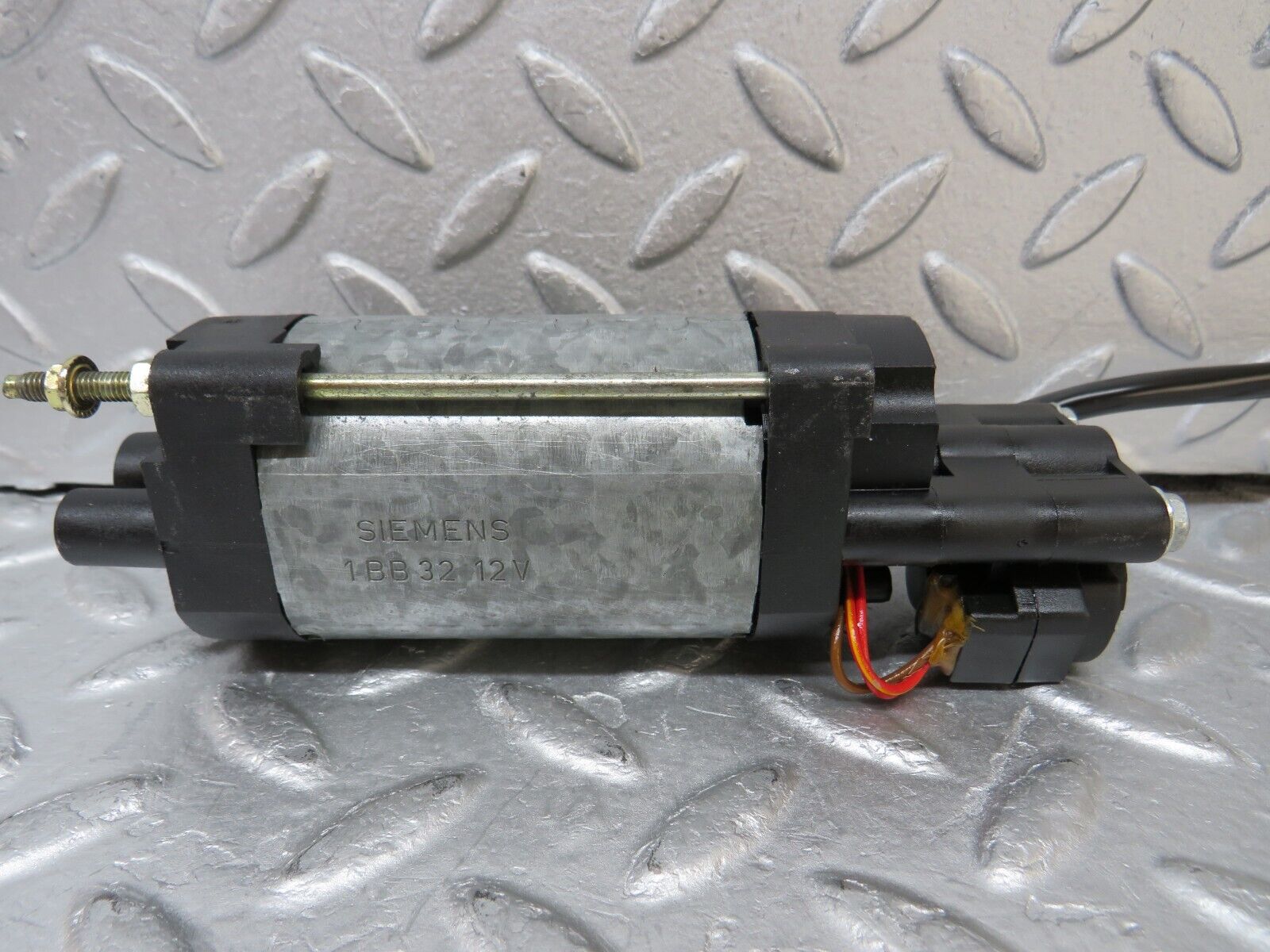 37068 Mercedes-Benz C126 420SEC Coupe Front Right Seat Adjustment Motor Brose