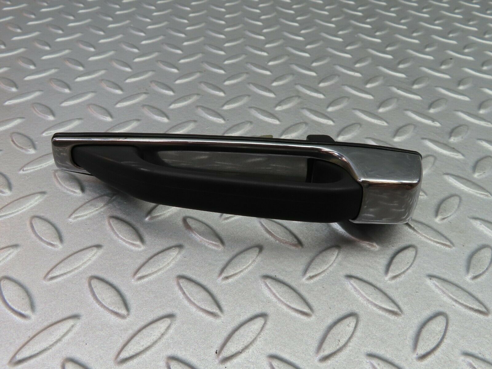 5826 Mercedes-Benz W123 200 Exterior Door Handle Rear 1237600359