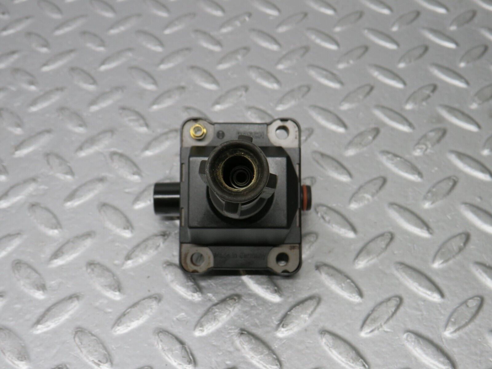 38345 Mercedes-Benz R129 280SL Coupe Ignition Coil Bosch 0221506444 0001587003 0001593642