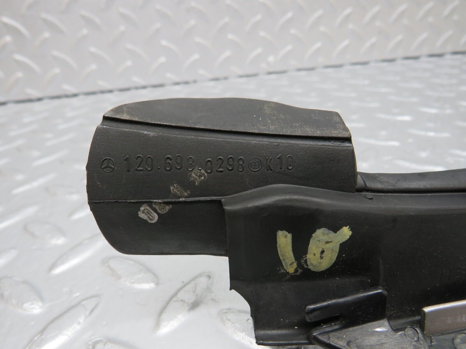 39354 Mercedes-Benz R129 320SL Coupe A Pillar Exterior Cover Trim Right 1296980218 1296980298