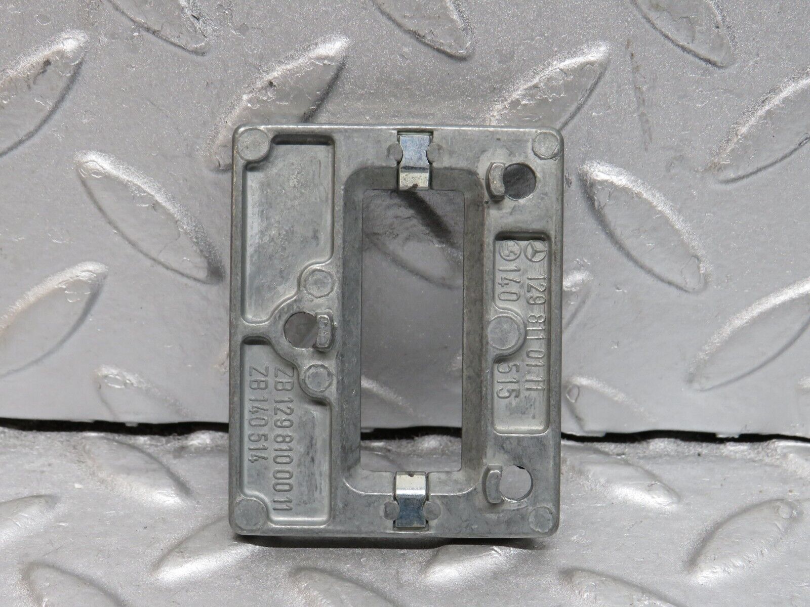 39644 Mercedes-Benz R129 320SL Coupe Rear View Mirror Bracket 1298110111 1298100011