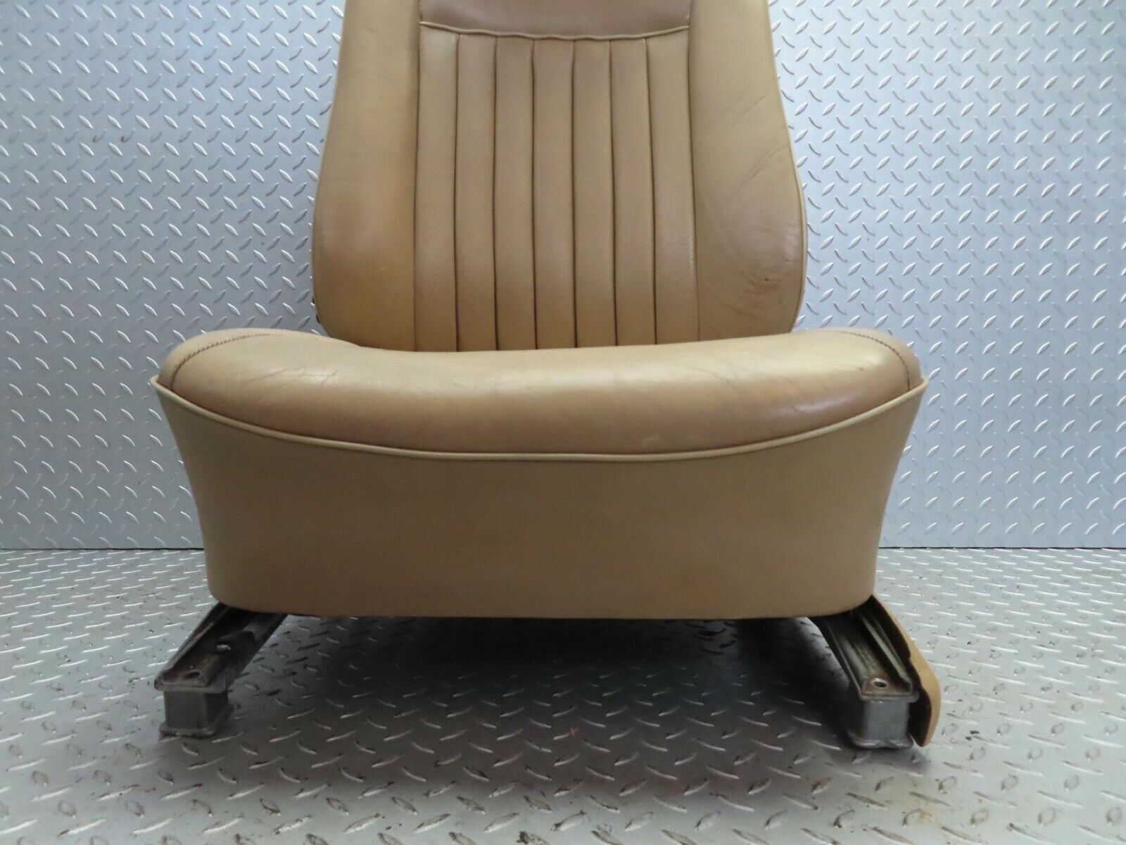 16146 Mercedes-Benz W123 280E Front Left Seat Passenger Seat