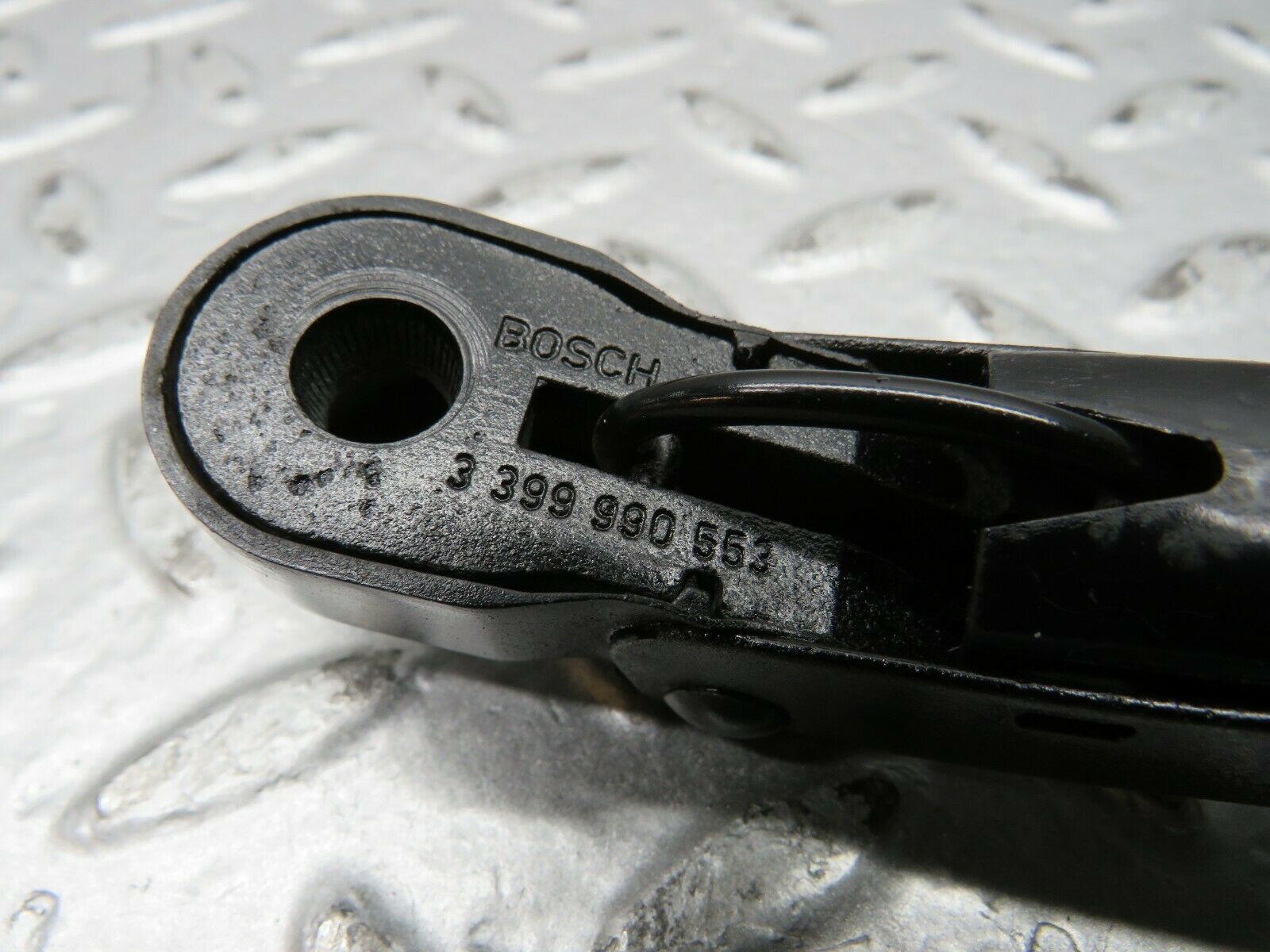 22123 Mercedes-Benz S123 280TE Wagon Right Side Wiper Arm Bosch 3399990553