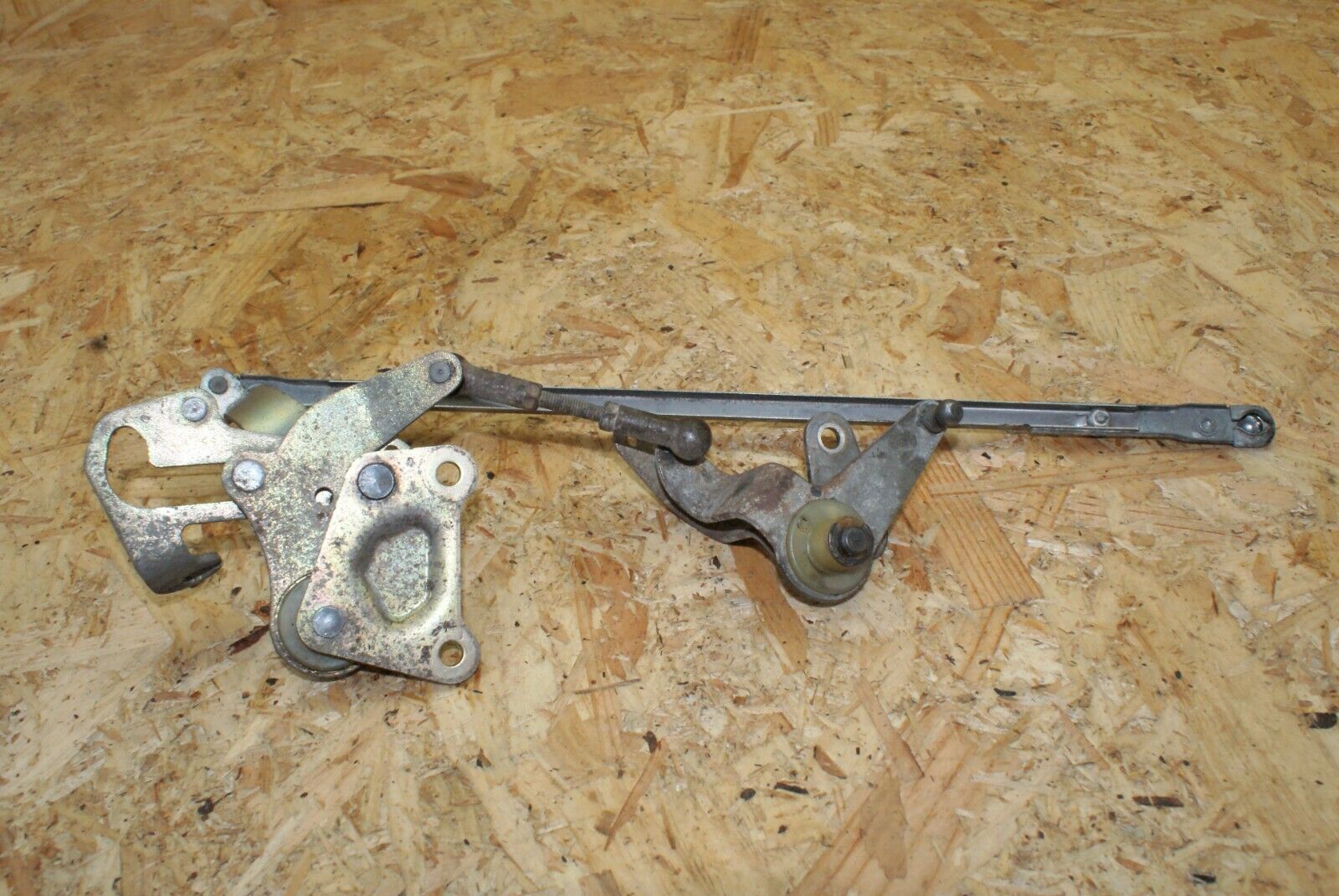 2404 Mercedes-Benz W123 280E Throttle Linkage Accelerator