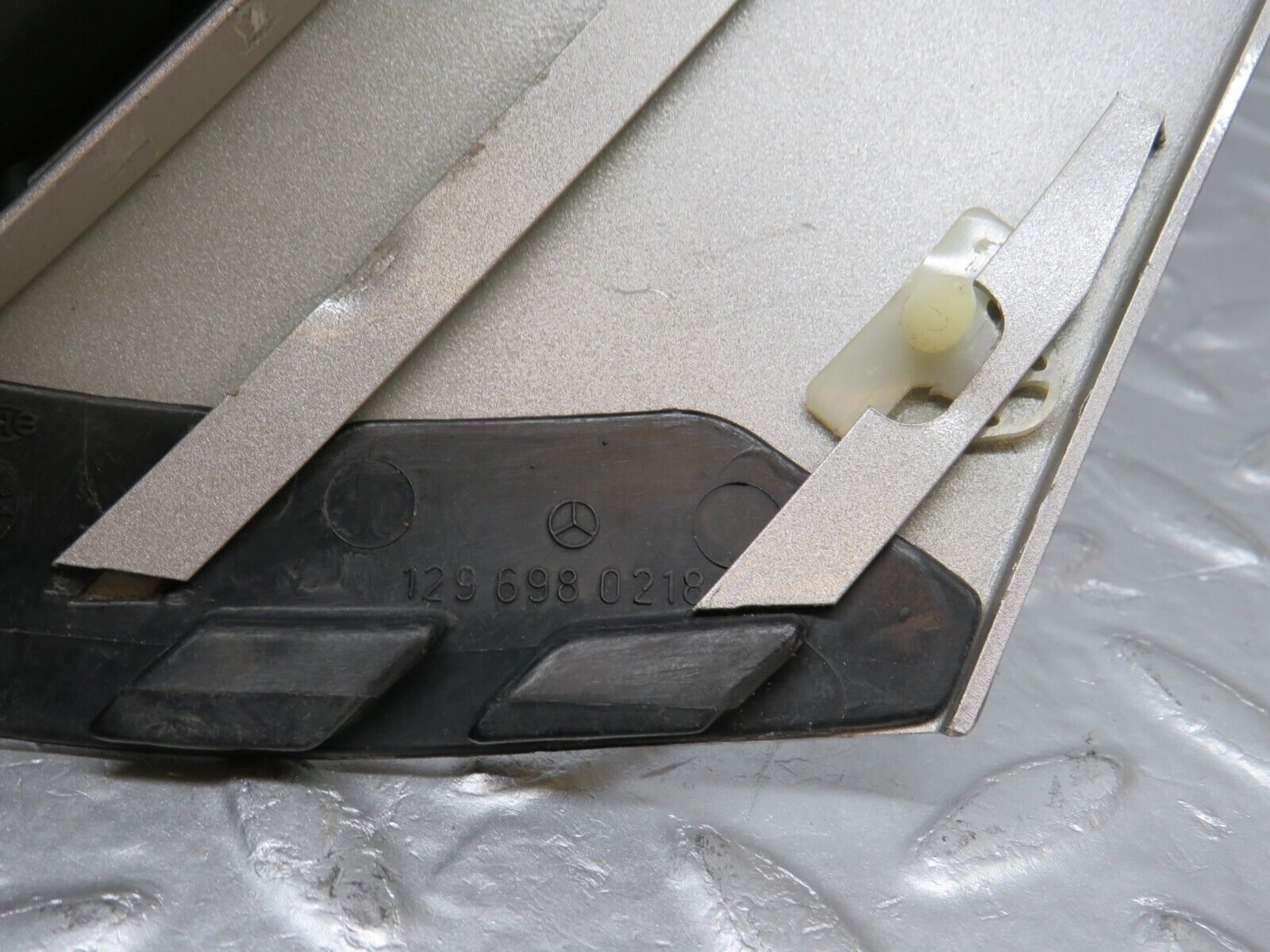 39354 Mercedes-Benz R129 320SL Coupe A Pillar Exterior Cover Trim Right 1296980218 1296980298