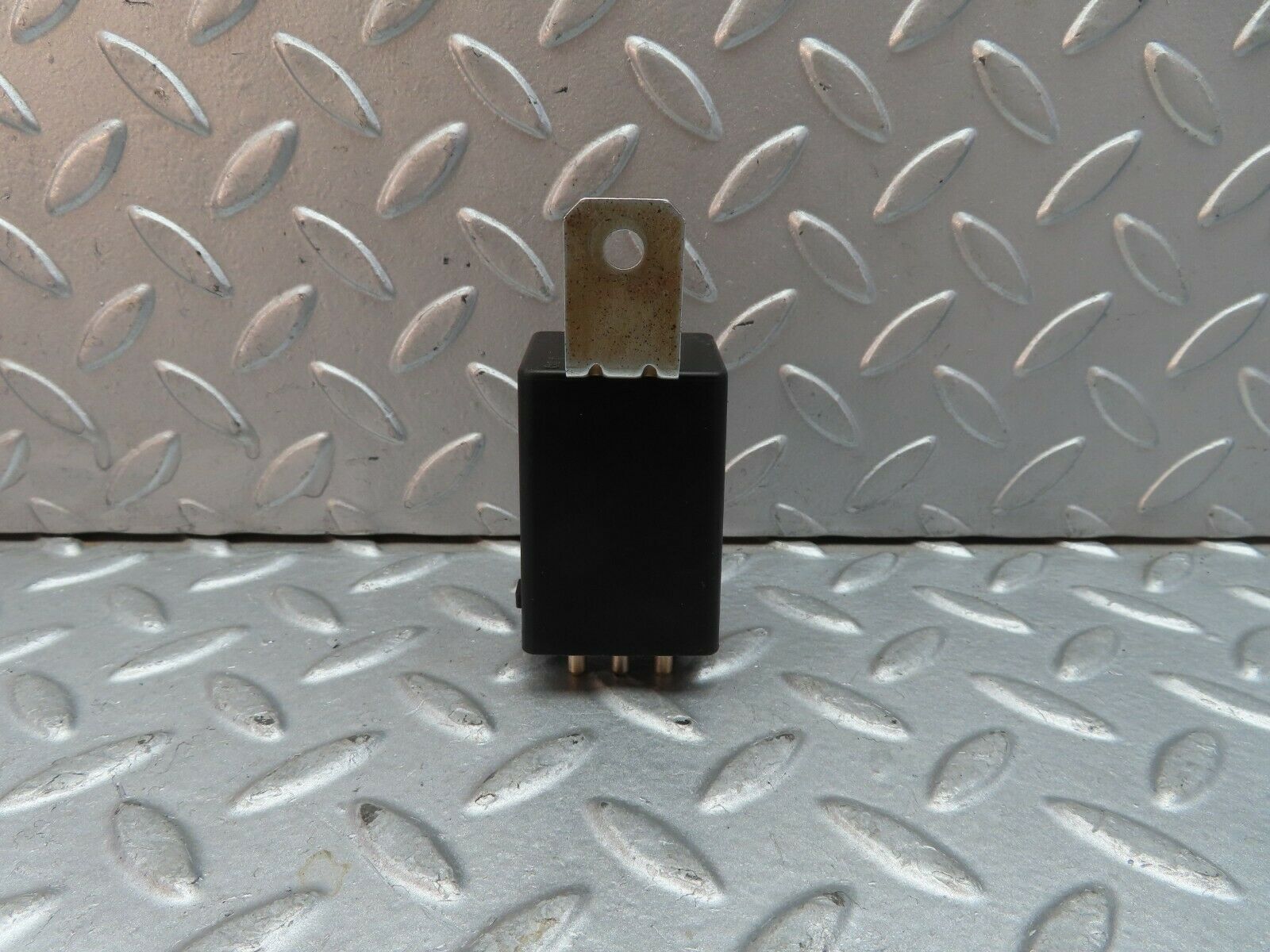 9575 Mercedes-Benz C123 280CE Coupe Rear Heated Window Relay 1078200010