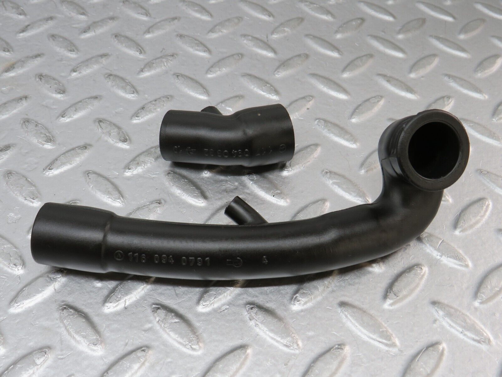 36281 Mercedes-Benz W126 420SE Crankcase Breather Hose Pipe 2x 1160940791 1170940882