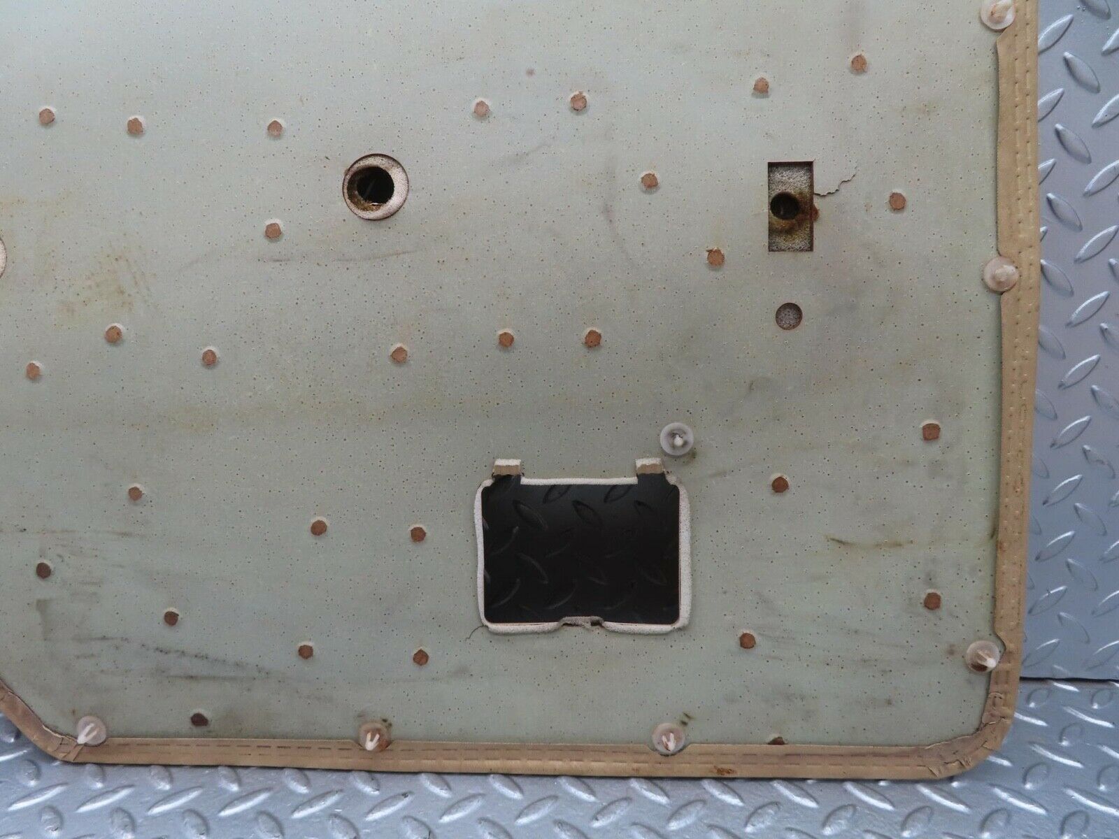 13511 Mercedes-Benz W123 200 Rear Right Door Card Cream