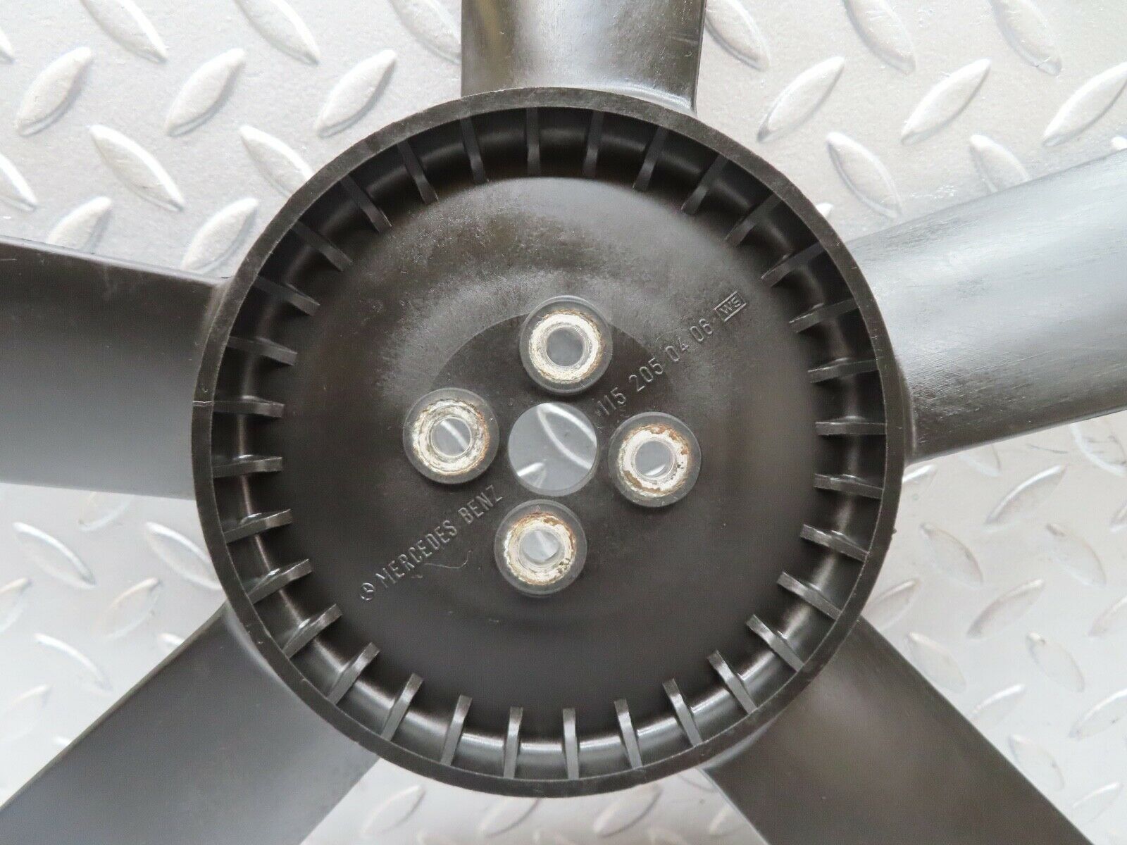 17938 Mercedes-Benz W123 200 Engine Cooling Fan 1152050406