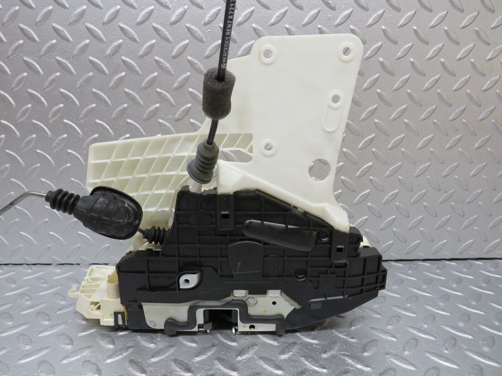 35234 Mercedes-Benz W221 Front Left Door Lock Mechanism 2217202735