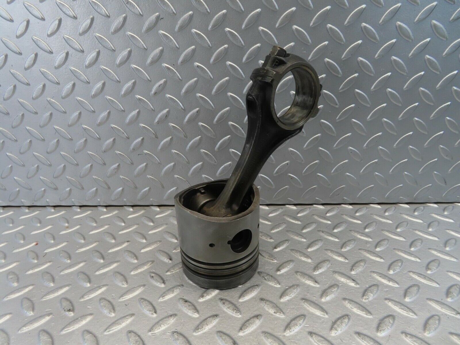 10995 Mercedes-Benz W115 220D Piston With Connecting Rod 86.98 mm