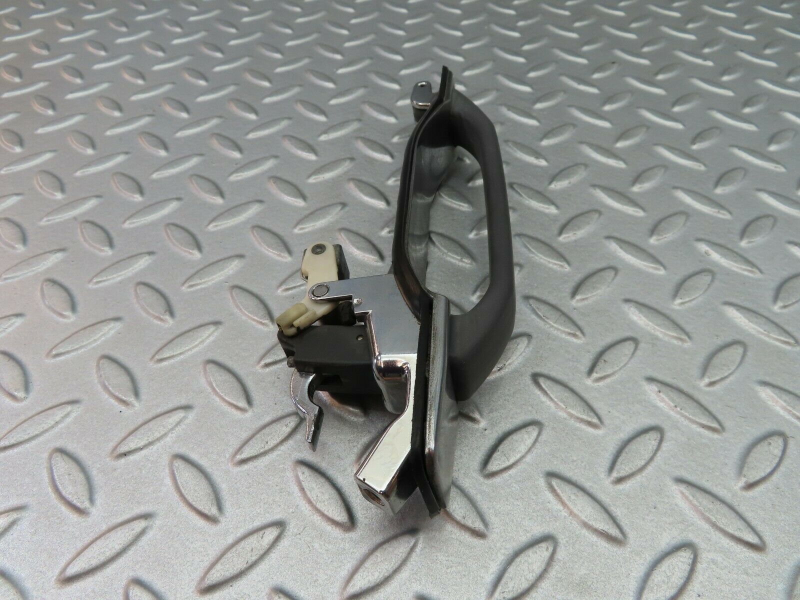 6075 Mercedes-Benz W126 380SE Exterior Door Handle Rear Left 1267600059