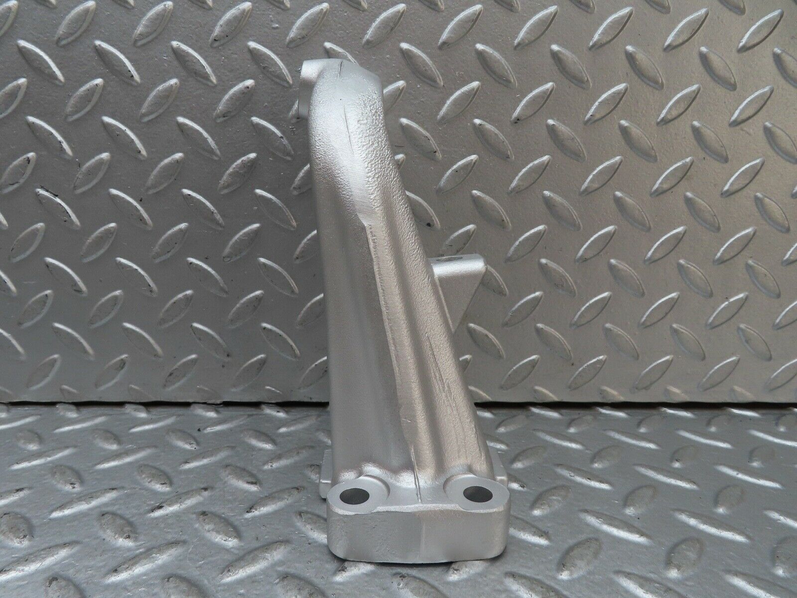 19135 Mercedes-Benz W123 300D Engine Mount Bracket Right Side 6152231204