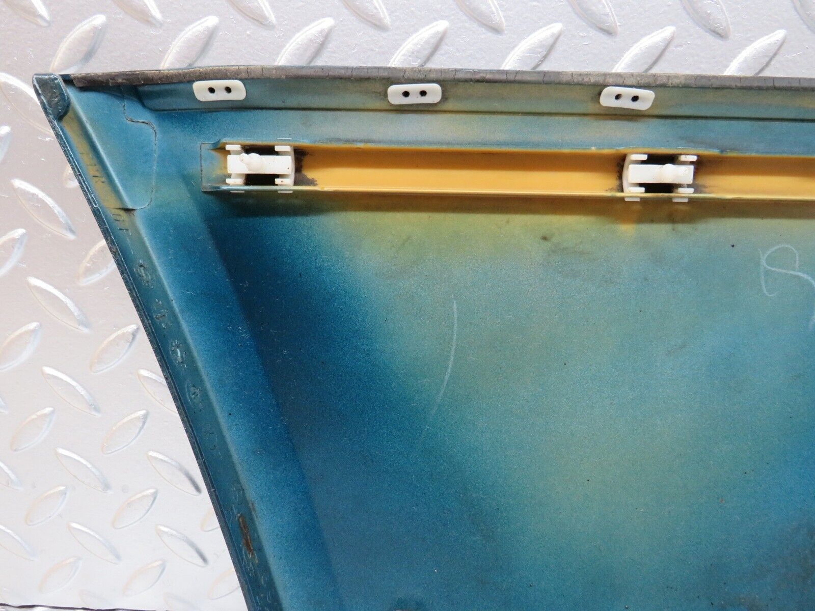 27657 Mercedes-Benz S124 300TE Front Right Fender Wing Moulding Trim 1246901440