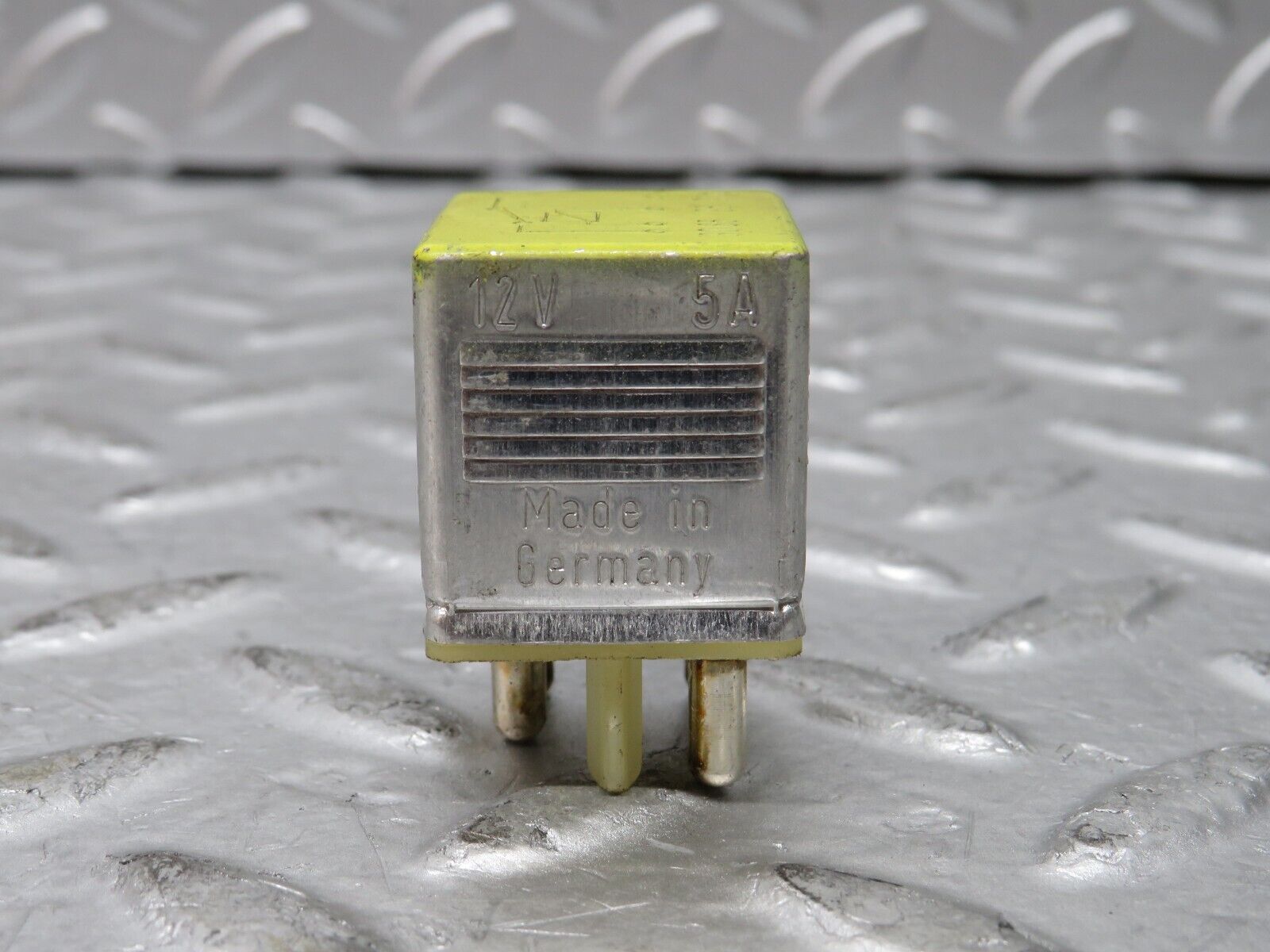 27199 Mercedes-Benz W123 280E Fuel Cut Off Relay 0015426119