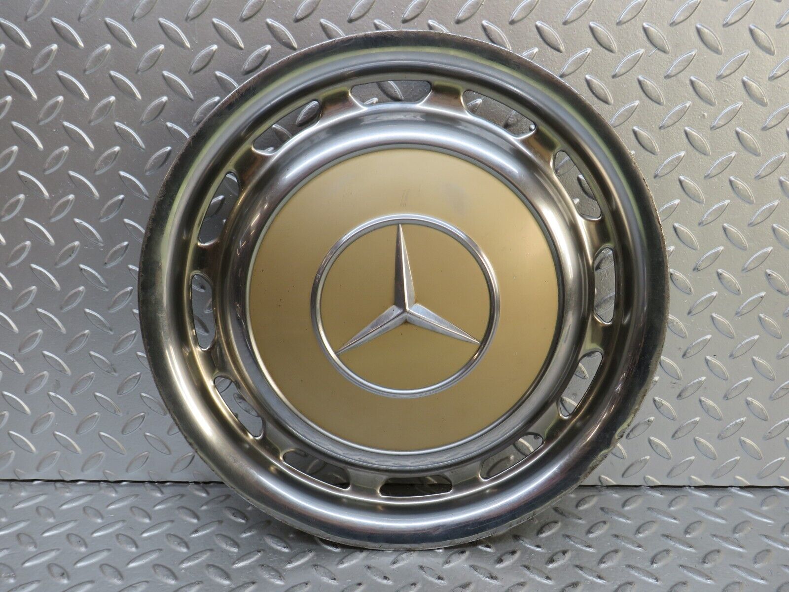 28408 Mercedes-Benz S123 240D Wagon Wheel Trim Hub Cap 14"