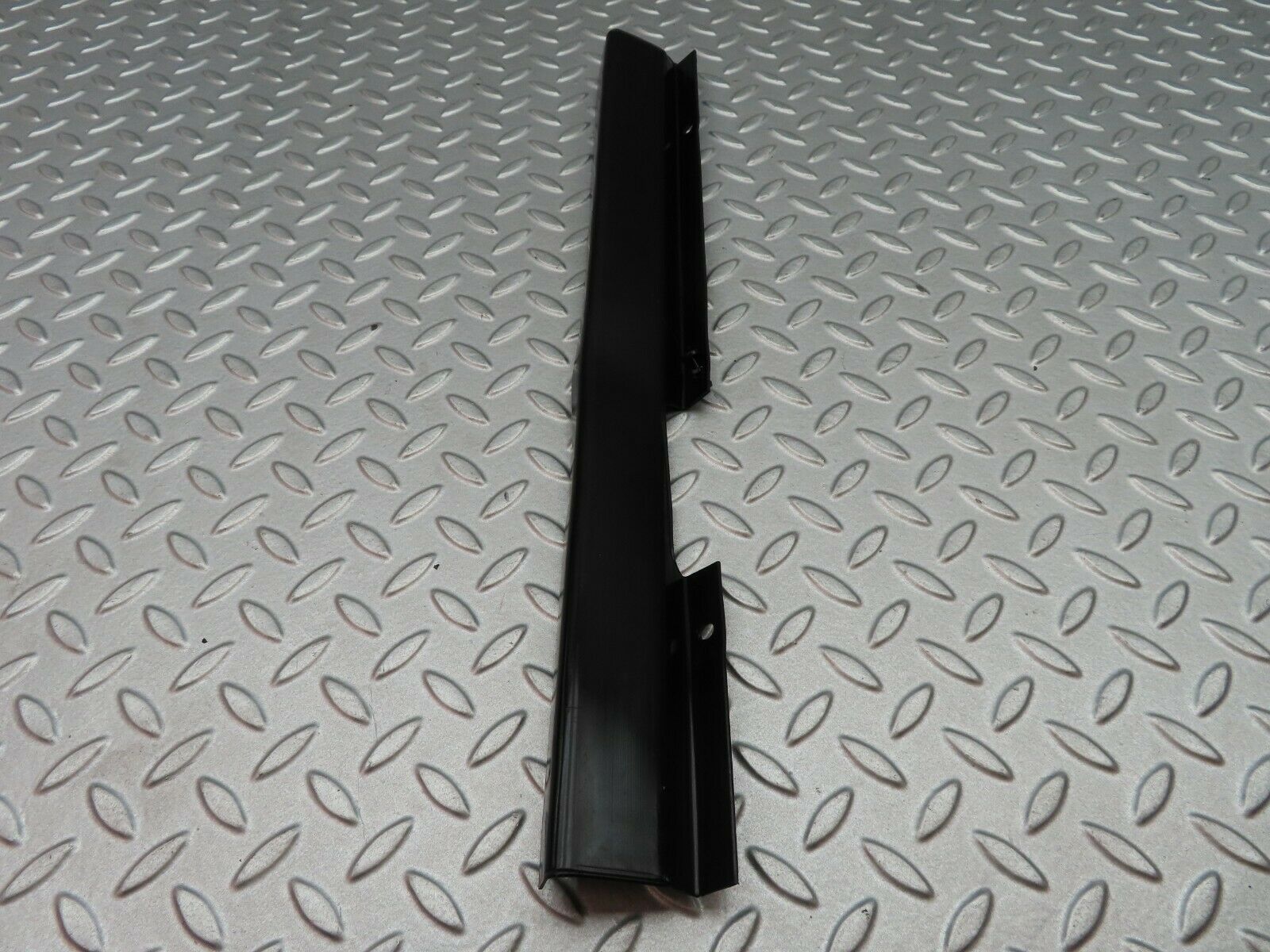 5688 Mercedes-Benz W123 200 Cable Channel Cover Front Left 1238210936