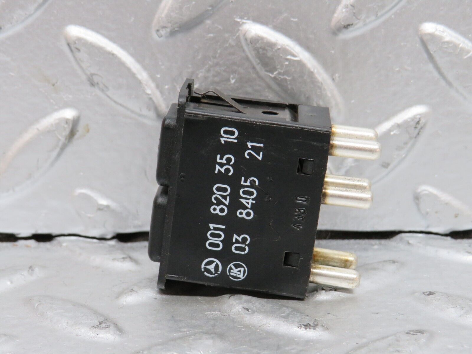 28323 Mercedes-Benz S123 240D Wagon Rear Wiper And Light Switch 0018203510