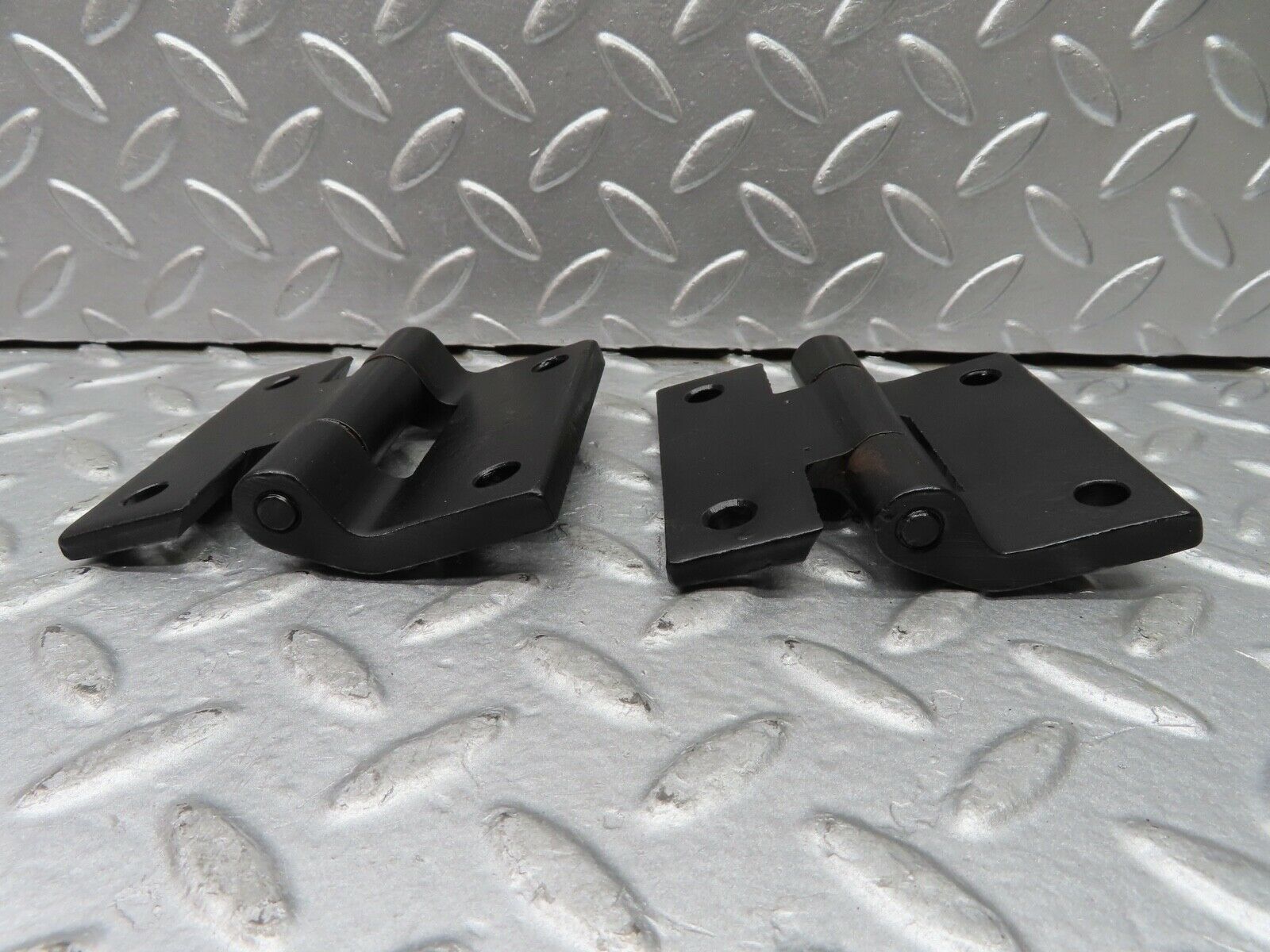 20227 Mercedes-Benz W114 280CE Coupe Right Door Hinges Pair