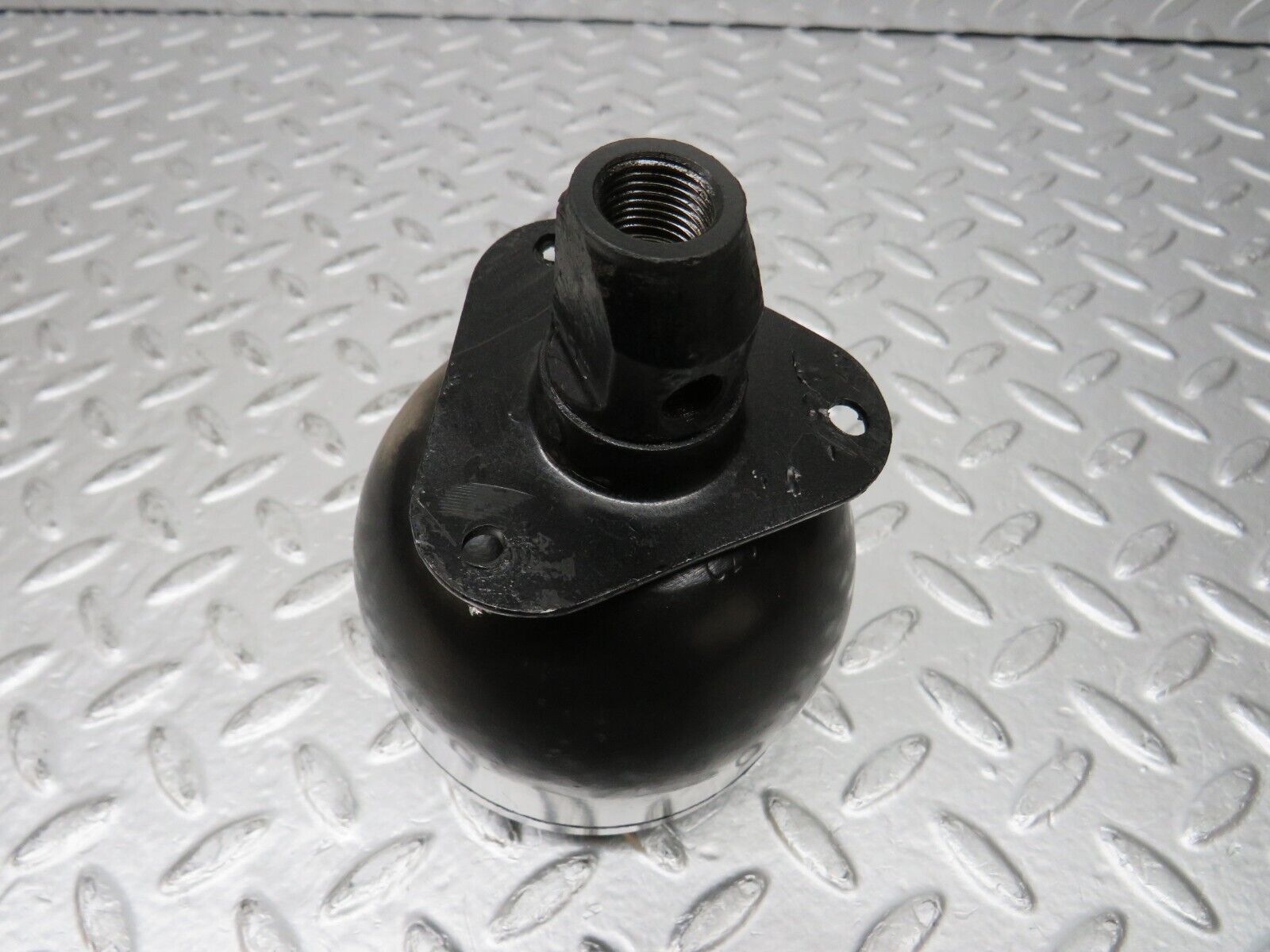 31549 Mercedes-Benz S124 220TE Wagon Rear Suspension Sphere 0037801723