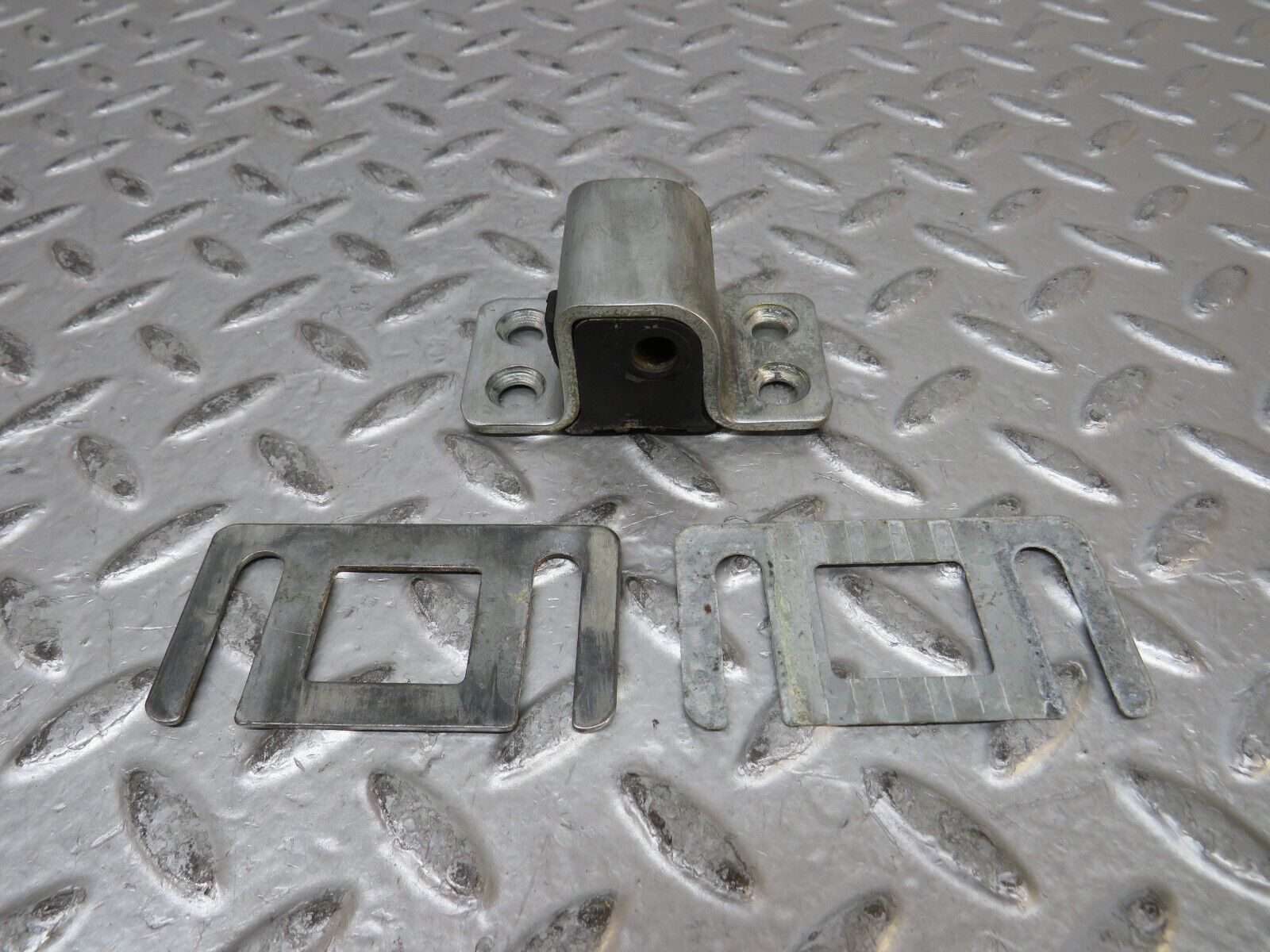 28815 Mercedes-Benz W123 230E Door Lock Latch Right Side