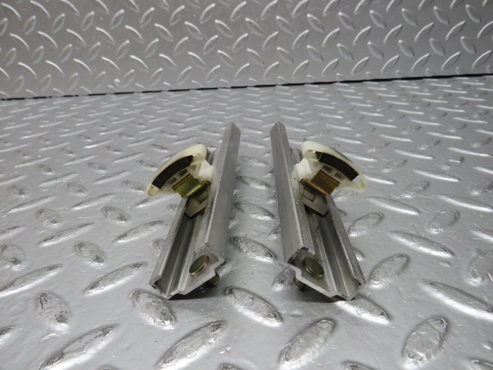 31805 Mercedes-Benz W201 190LE 1.8L Power Window Regulator Window Holder Accessories