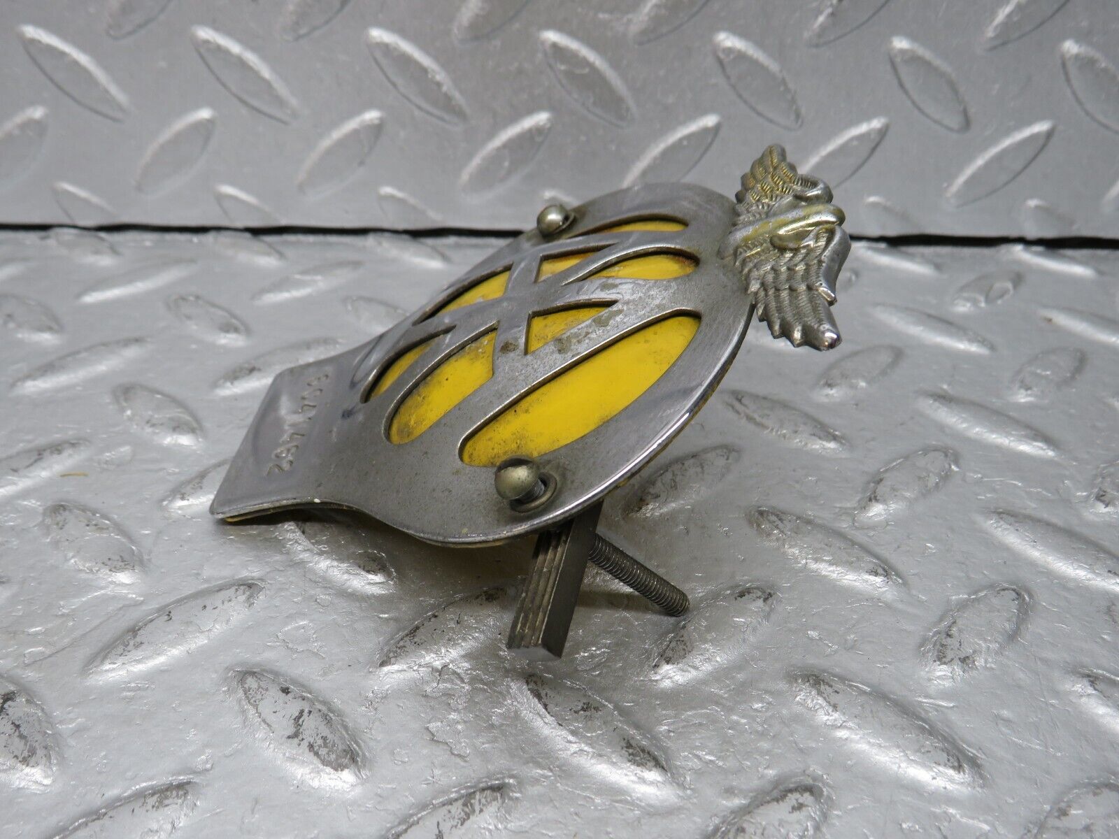 38172 AA / The Automobile Association Vintage Membership Badge 6C41462 (1962/63)