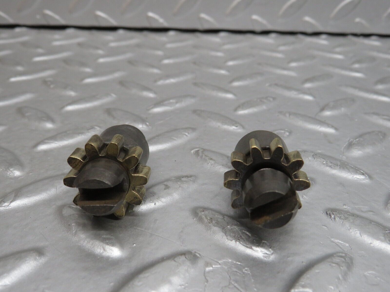 37677 Mercedes-Benz W109 300SEL Rear Brake Regulator