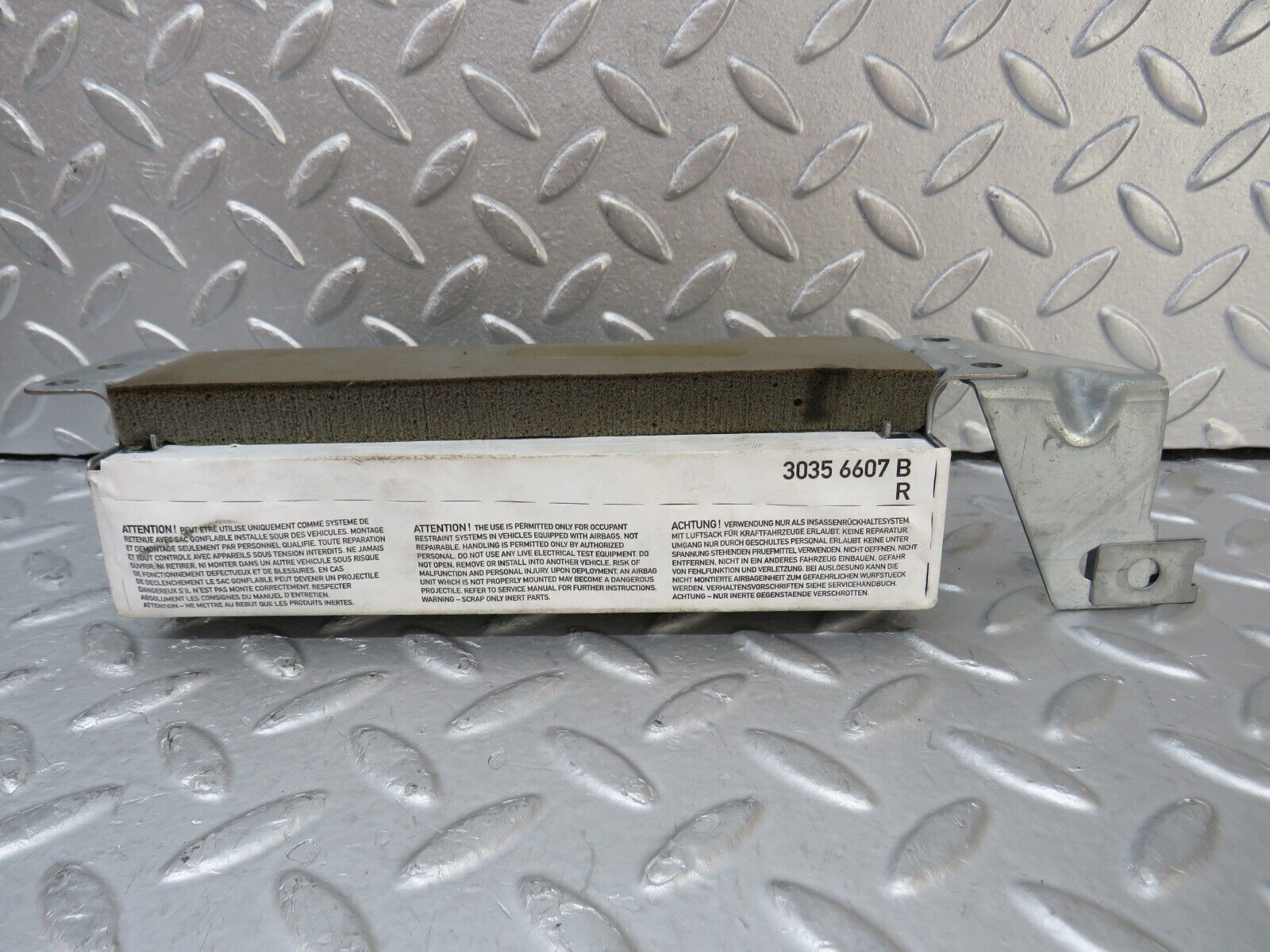 35172 Mercedes-Benz W221 Rear Shoulder Airbag 2218600605 2218600505