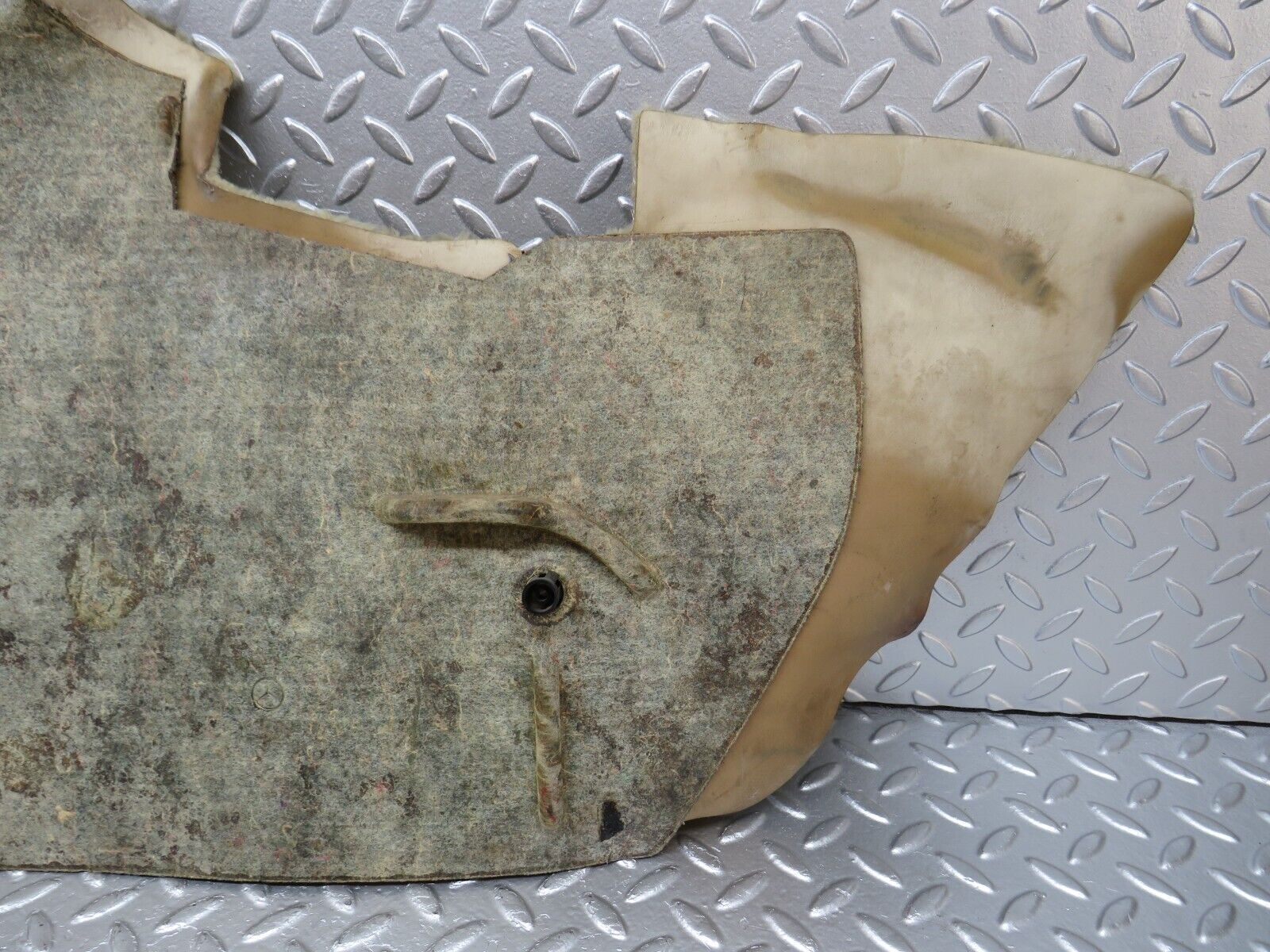 34157 Mercedes-Benz W124 260E Centre Console Carpet Left Side Beige