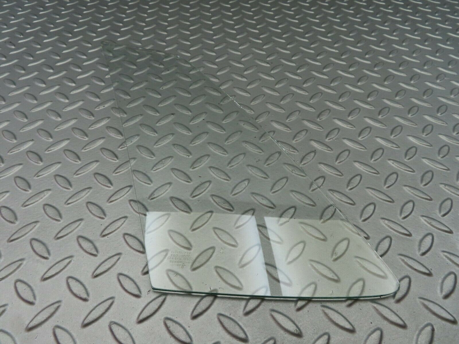 6925 Mercedes-Benz C107 350SLC Coupe Rear Left Inner Quarter Window Glass