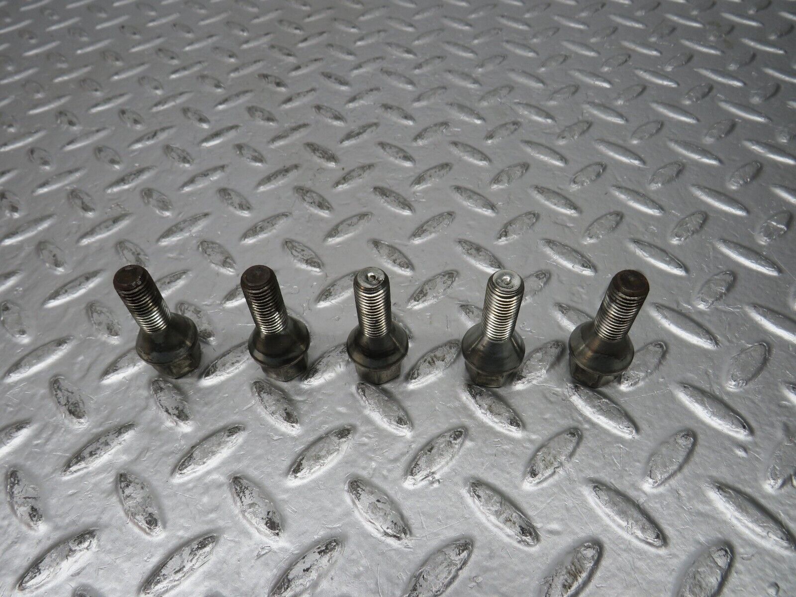 31864 Mercedes-Benz 5x Alloy Wheel Lug Bolt M12x1.5