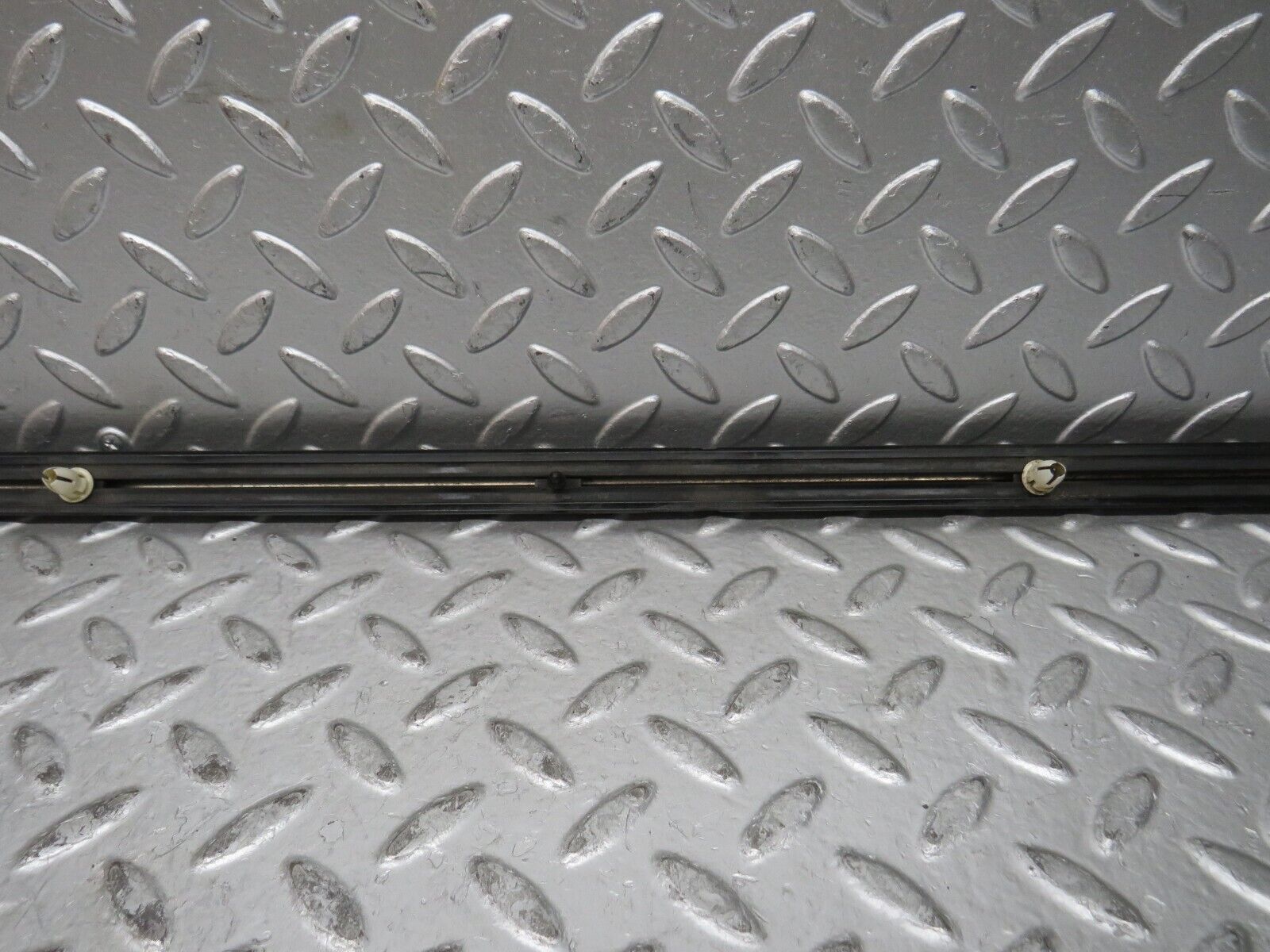 28624 Mercedes-Benz W123 280E Front Left Door Centre Moulding Trim