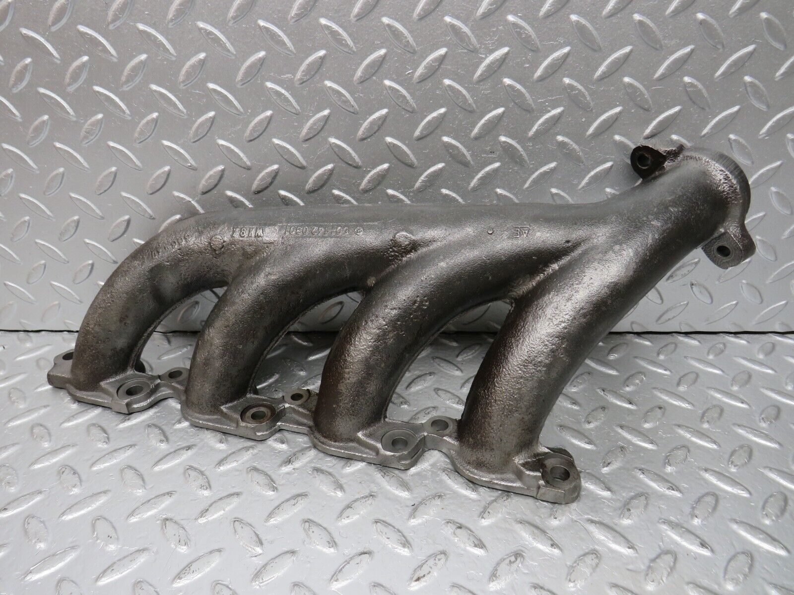 33107 Mercedes-Benz W124 200D Exhaust Manifold 6011420301