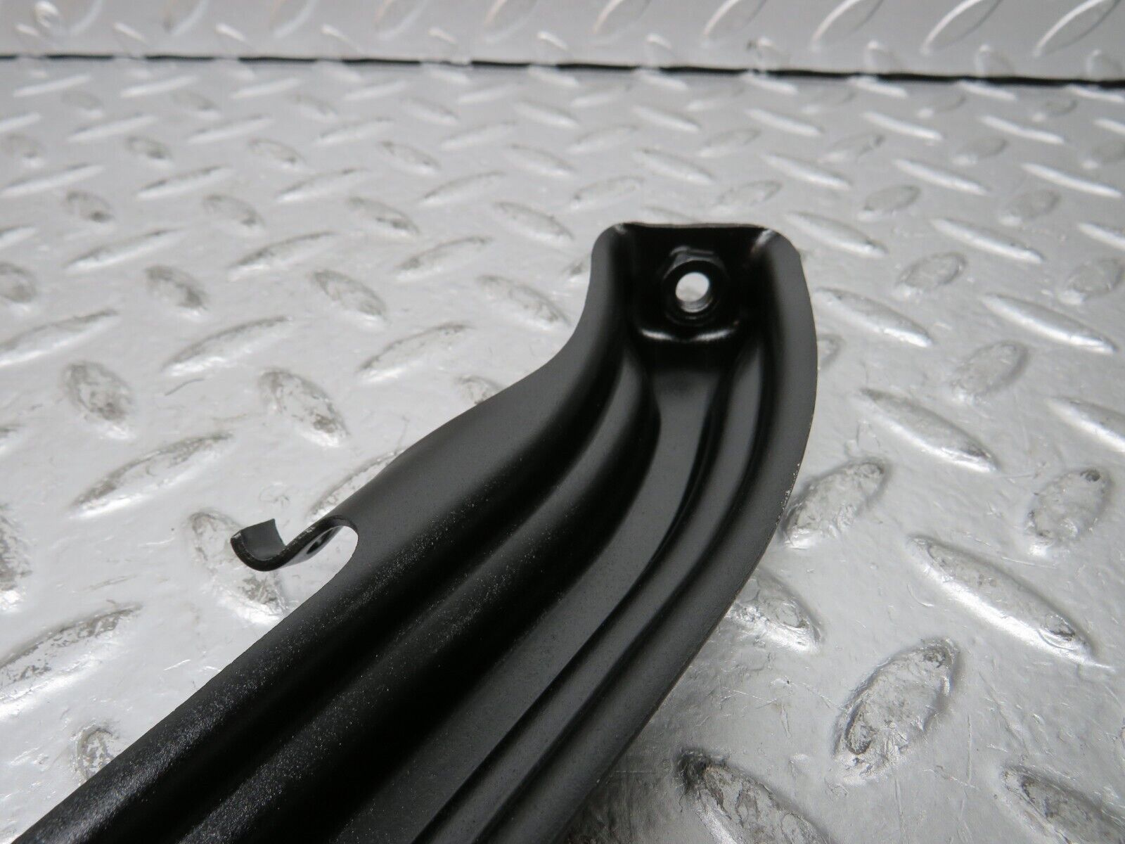 29907 Mercedes-Benz W123 230E Air Intake Manifold Bracket