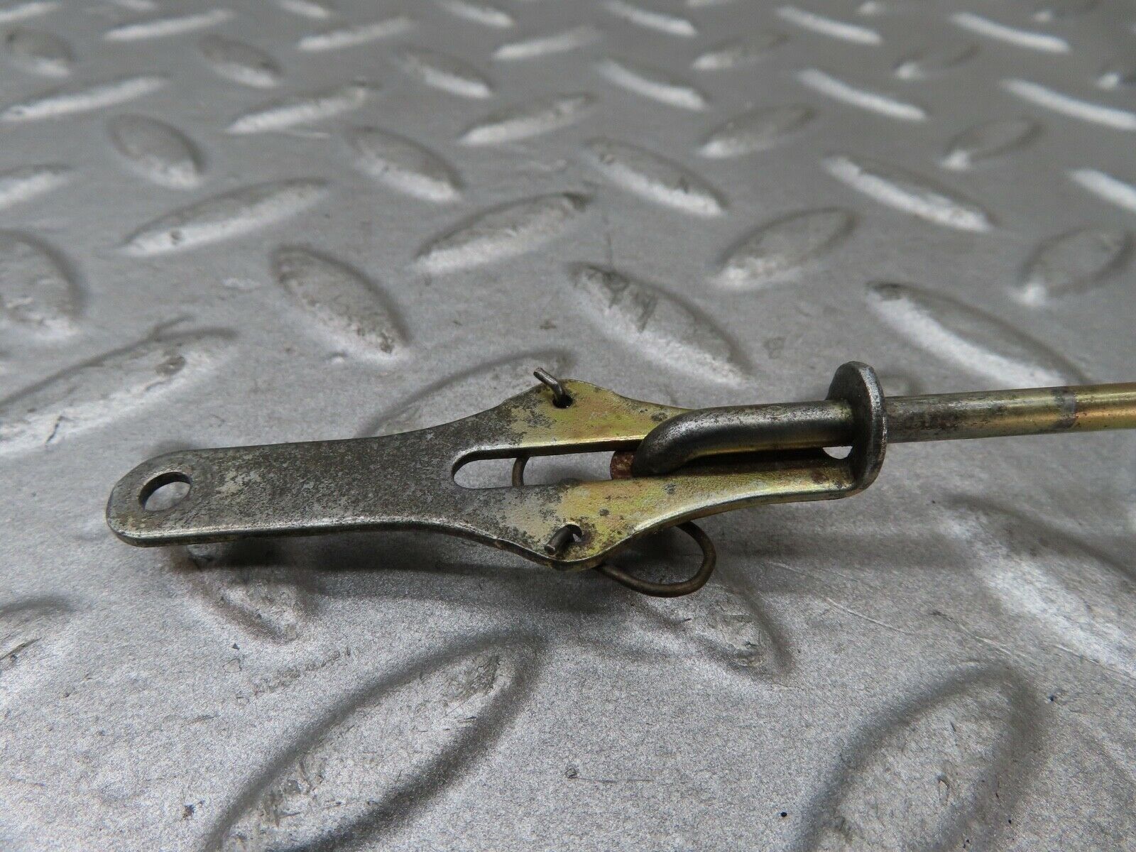 17561 Mercedes-Benz W116 450SEL Front Left Door Lock Vacuum Actuator