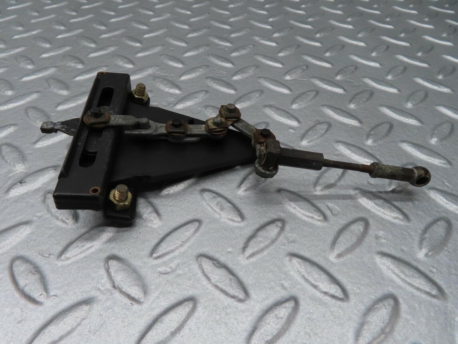 13999 Mercedes-Benz C107 280SLC Air Vent Control Lever Centre