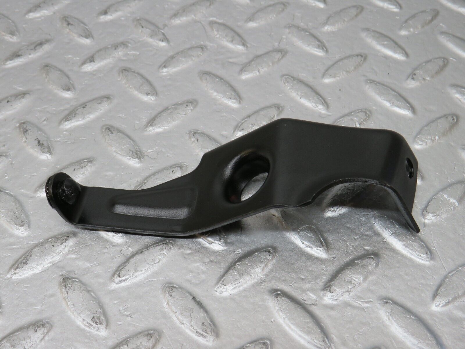 34589 Mercedes-Benz C126 380SEC Coupe Starter Motor Wire Bracket